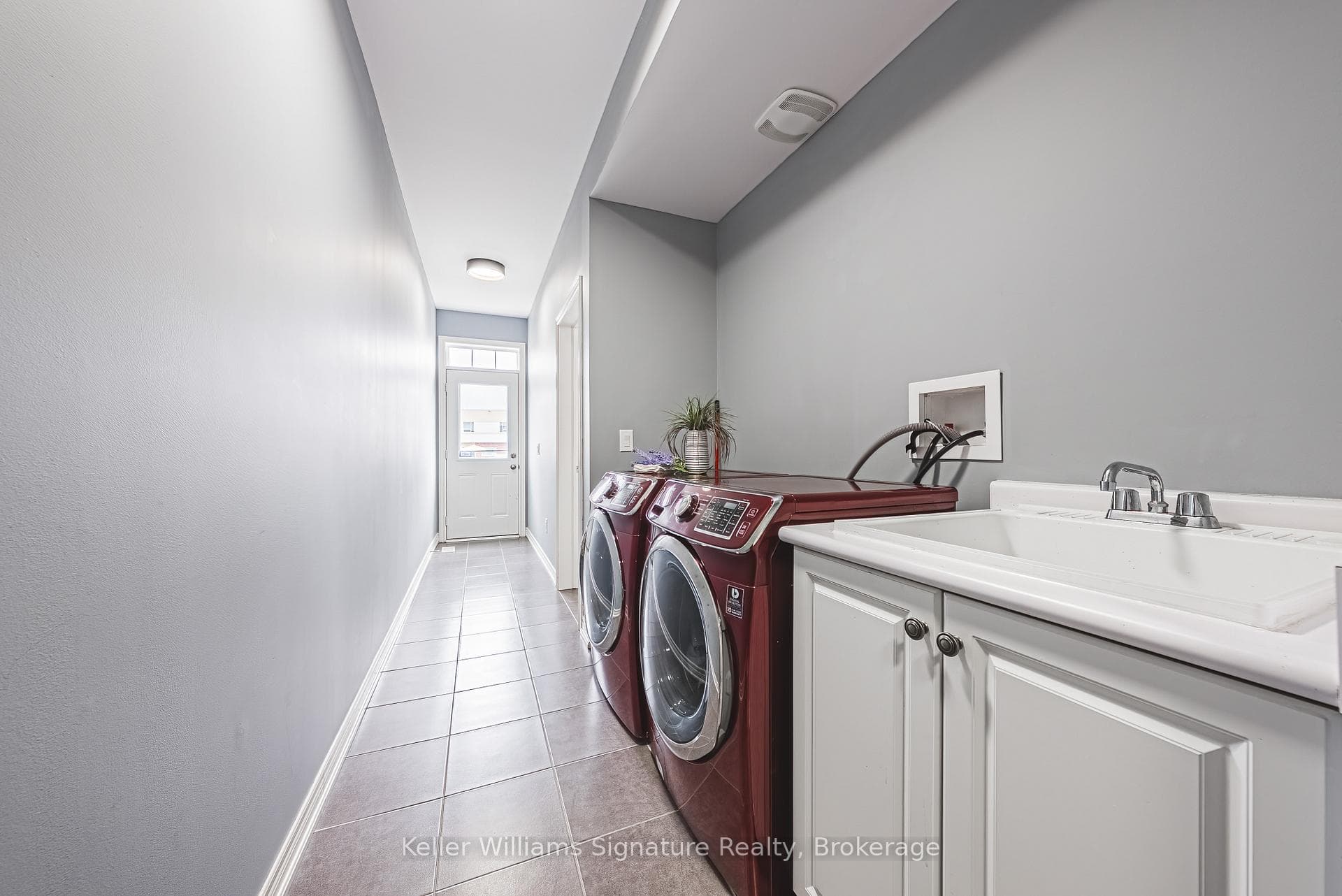 27 Dufay Road photo 39