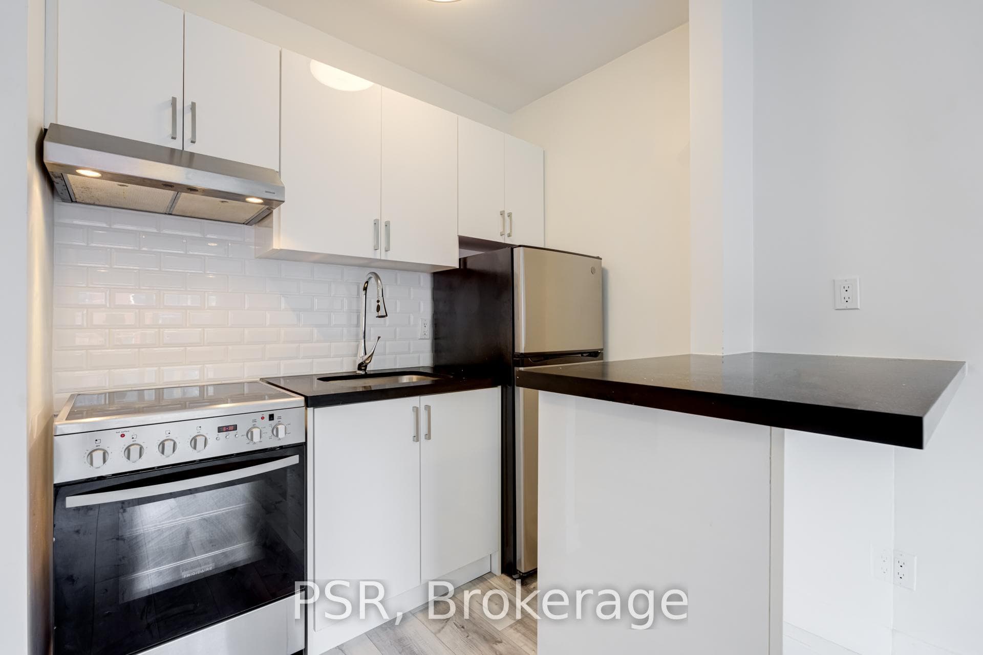 256 Sherbourne Street Unit 306 photo 7
