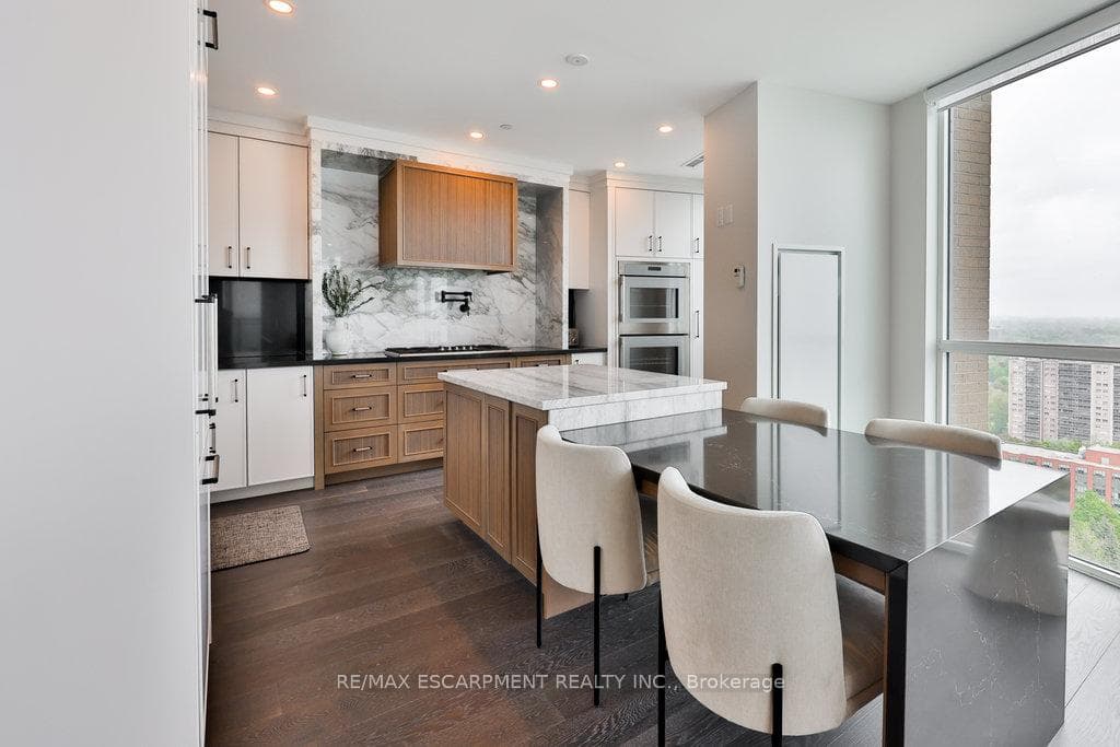 2060 Lakeshore Road Unit 2101 photo 11