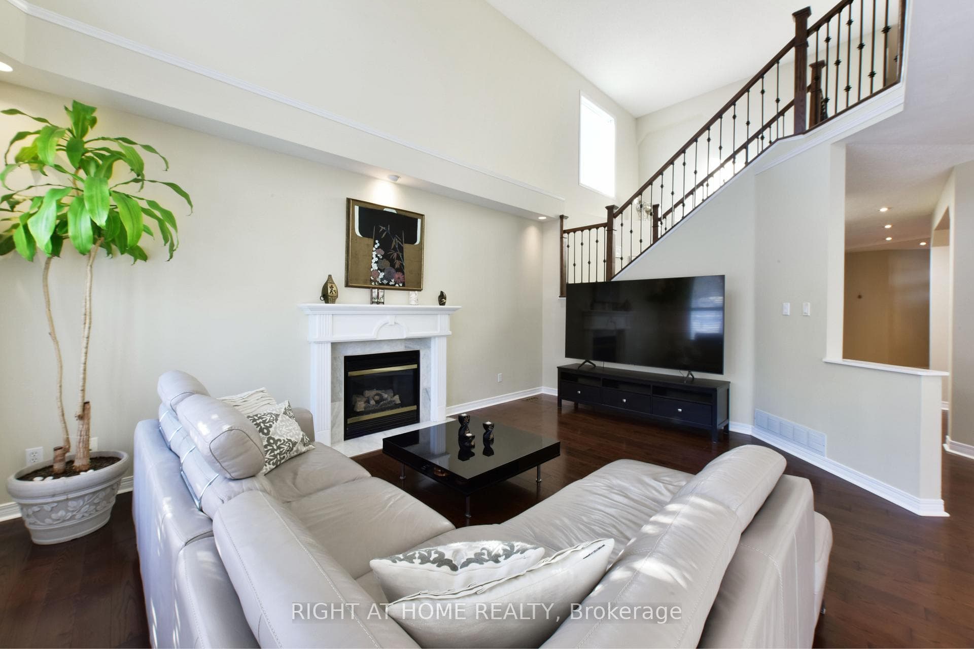 20 EVANSHEN Crescent photo 18