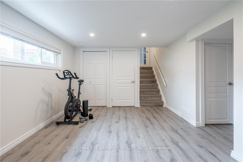 238 CLIFTON DOWNS Road photo 30