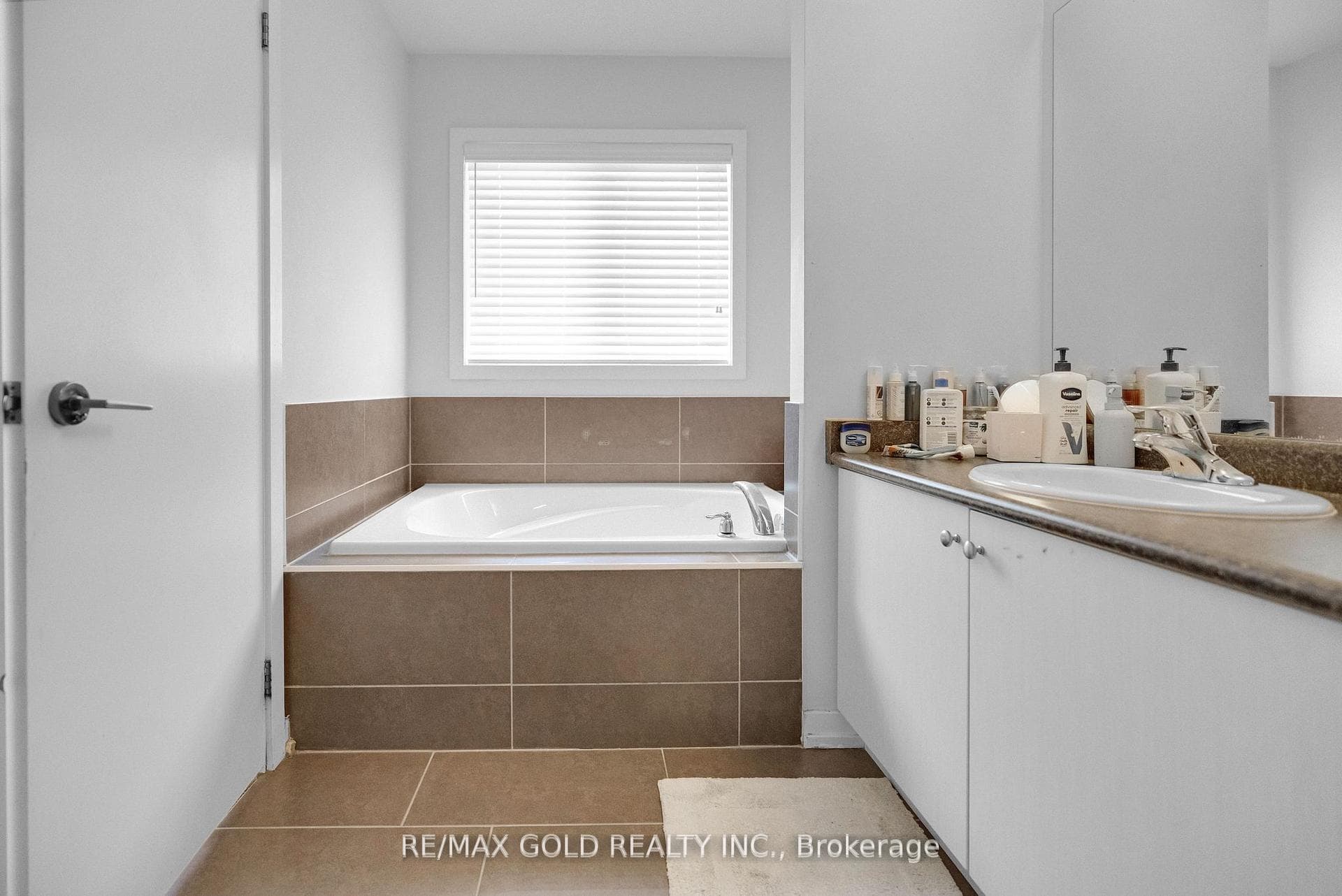 124 Baffin Crescent photo 13