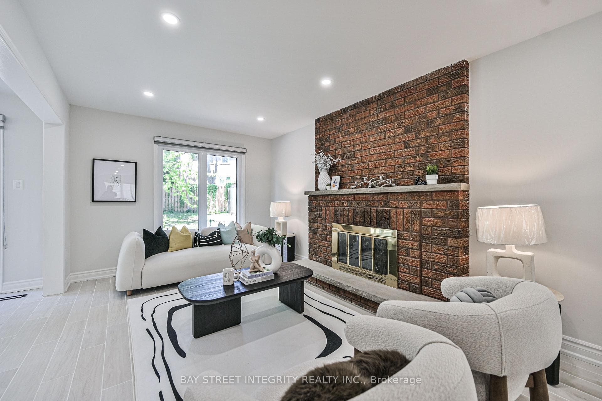 111 Michener Crescent photo 8