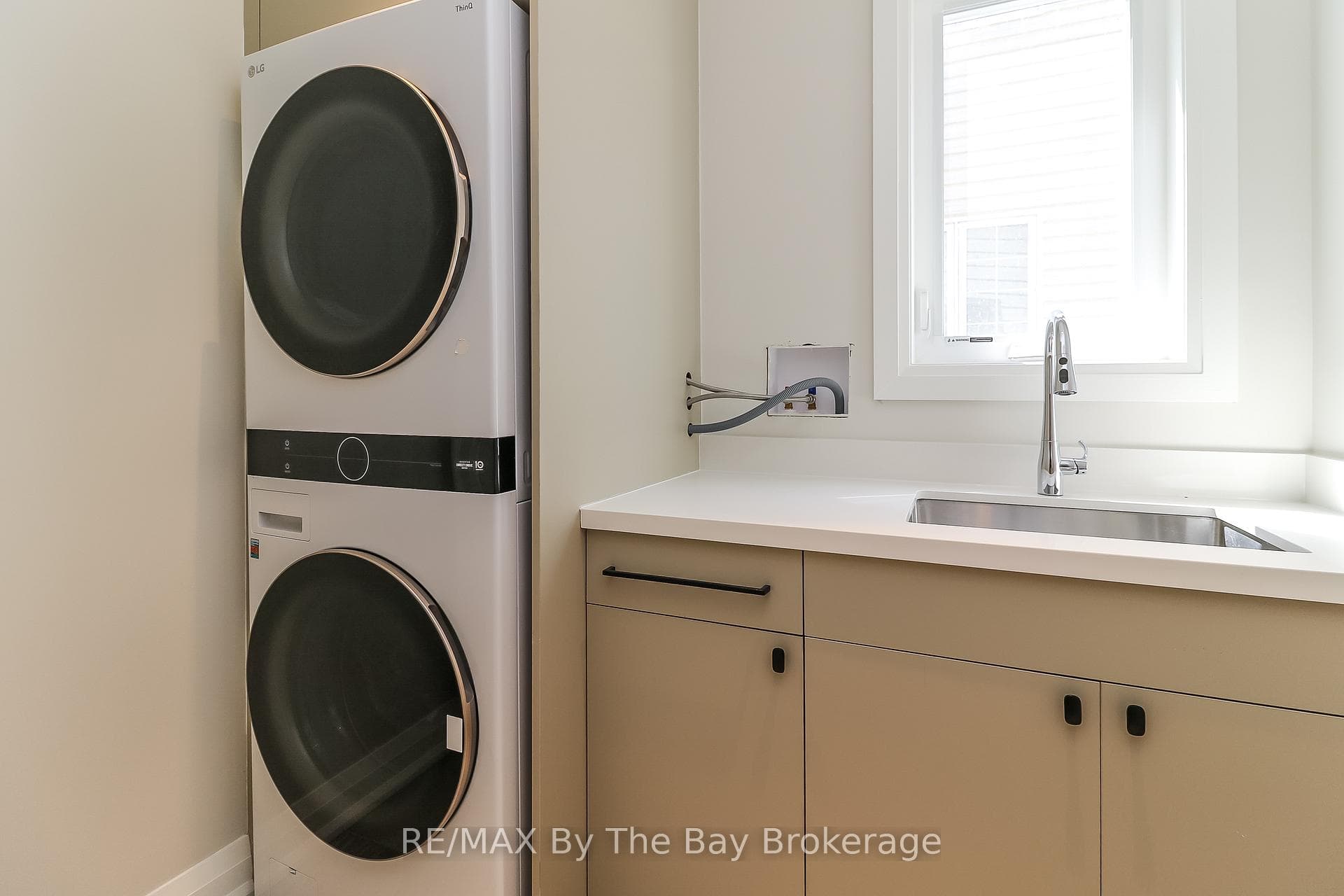 35 48TH Street photo 40