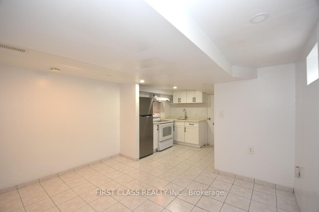 1050 Woodbine Avenue Unit Bsmt photo 9