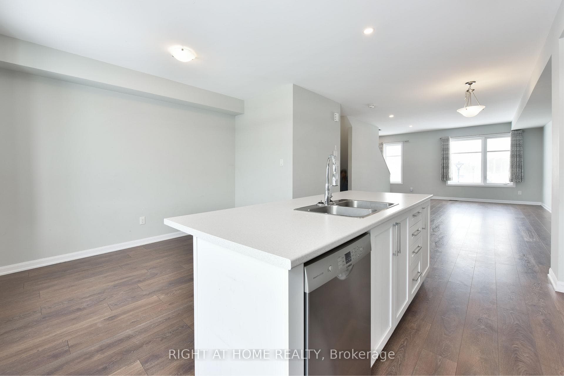 1109 SPEEDVALE Court photo 12