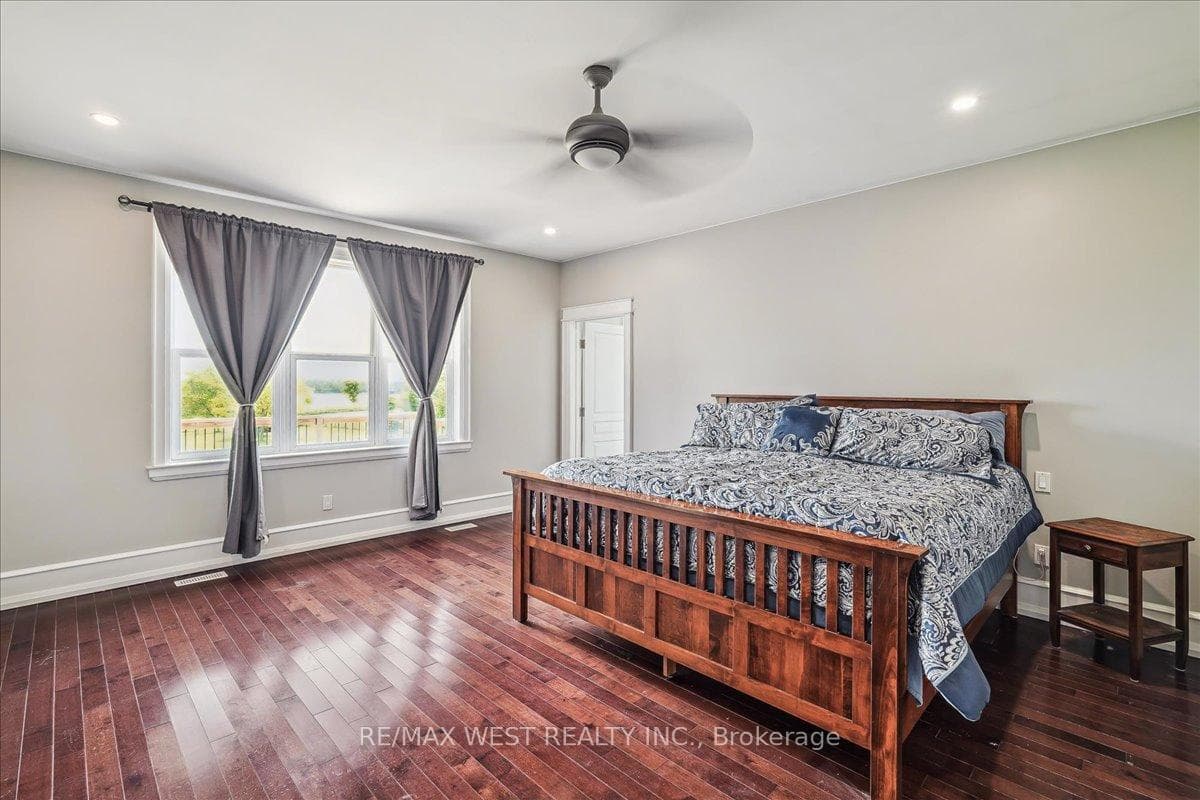 580 Reach Street photo 10