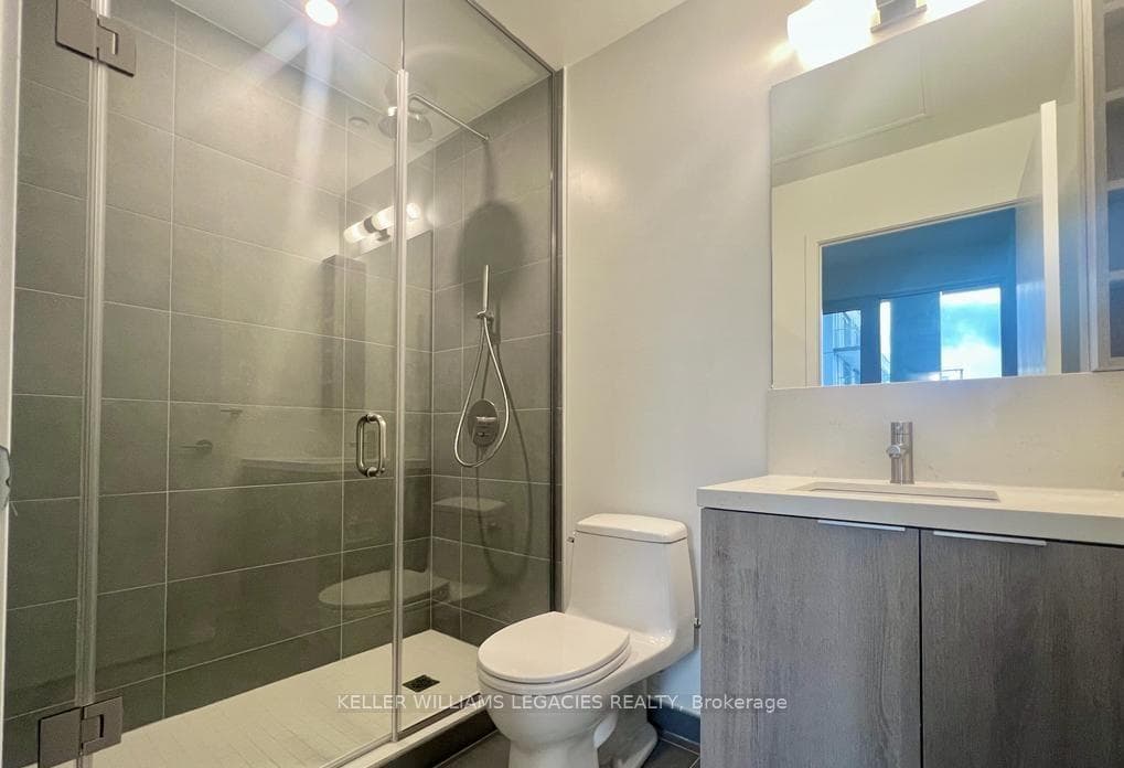 2020 Bathurst Street Unit 1807 photo 5