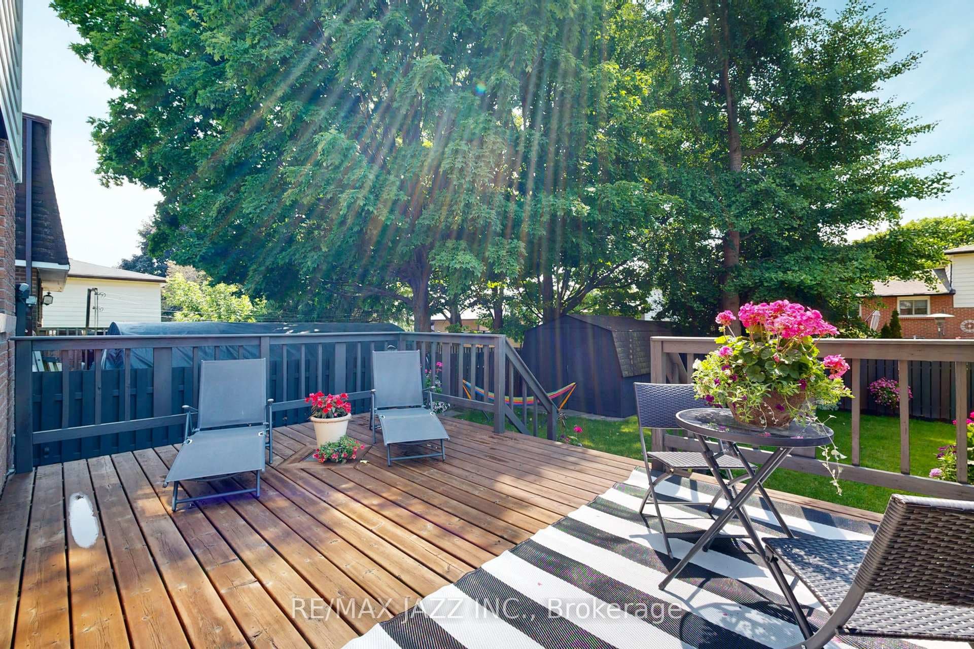 119 Lawrence Crescent photo 48