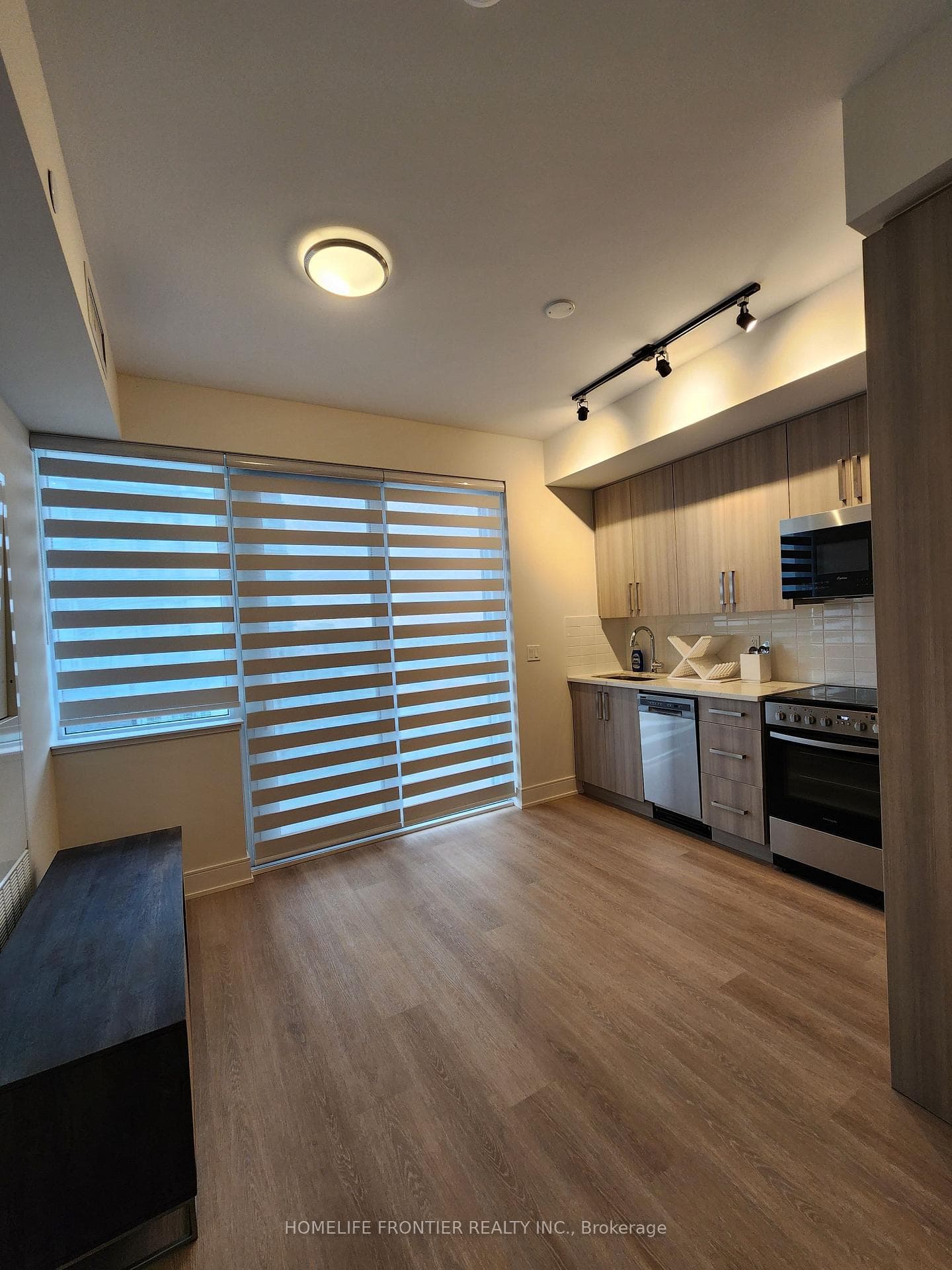15 Ellerslie Avenue Unit 2303 photo 3