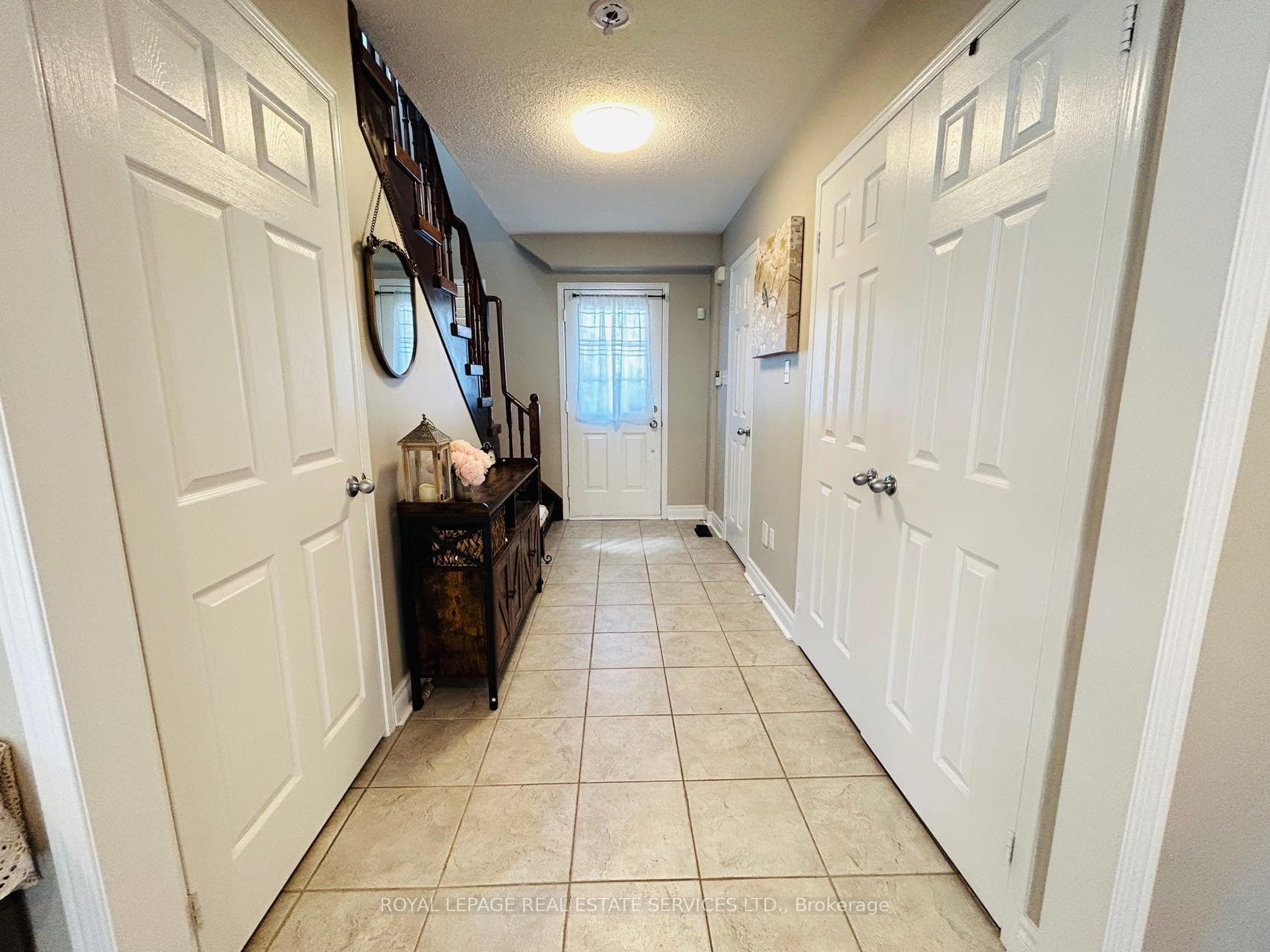 4679 Colombo Crescent photo 4