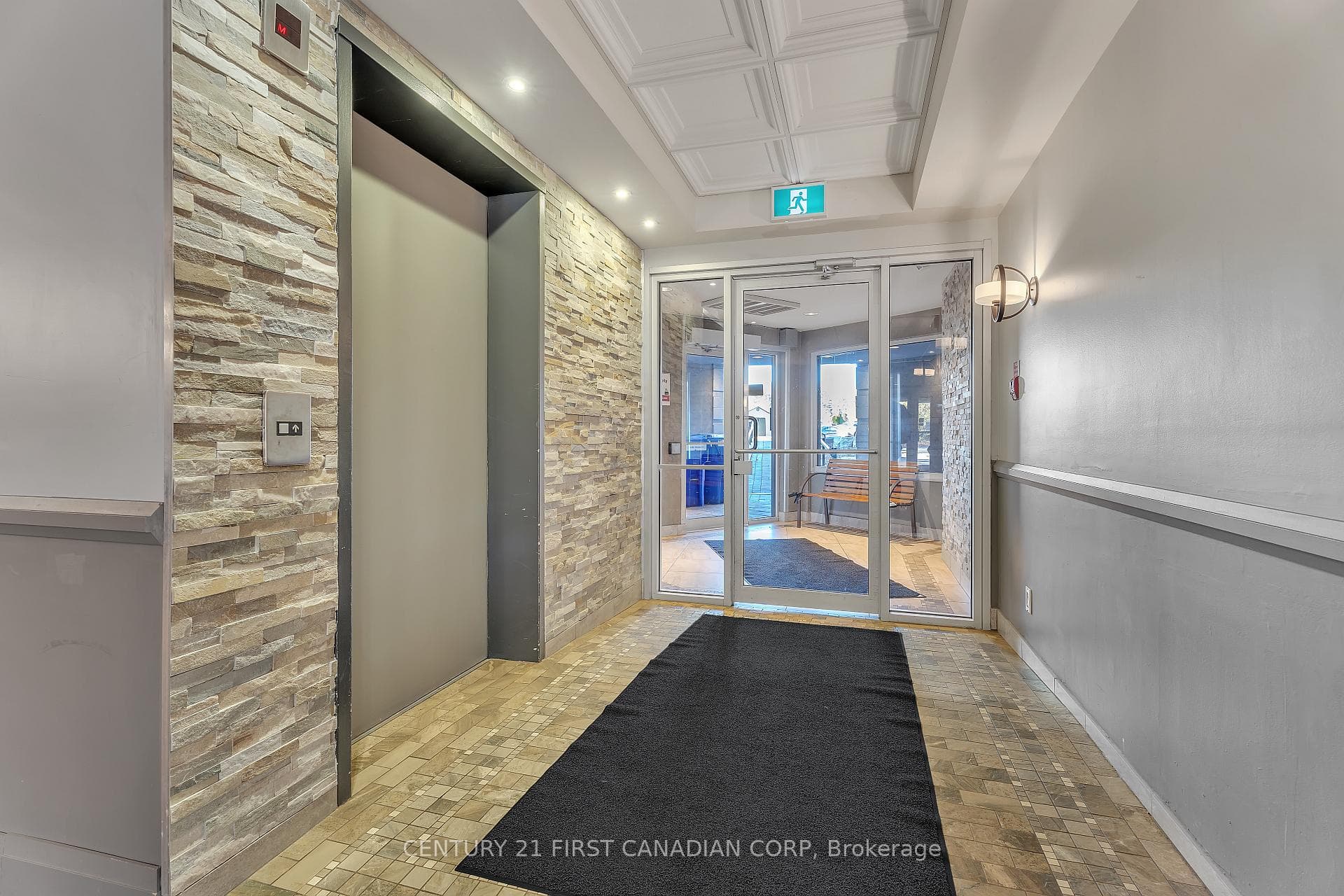 1 Jacksway Crescent Unit 103 photo 4