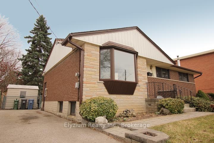149 Waverley Drive photo 1