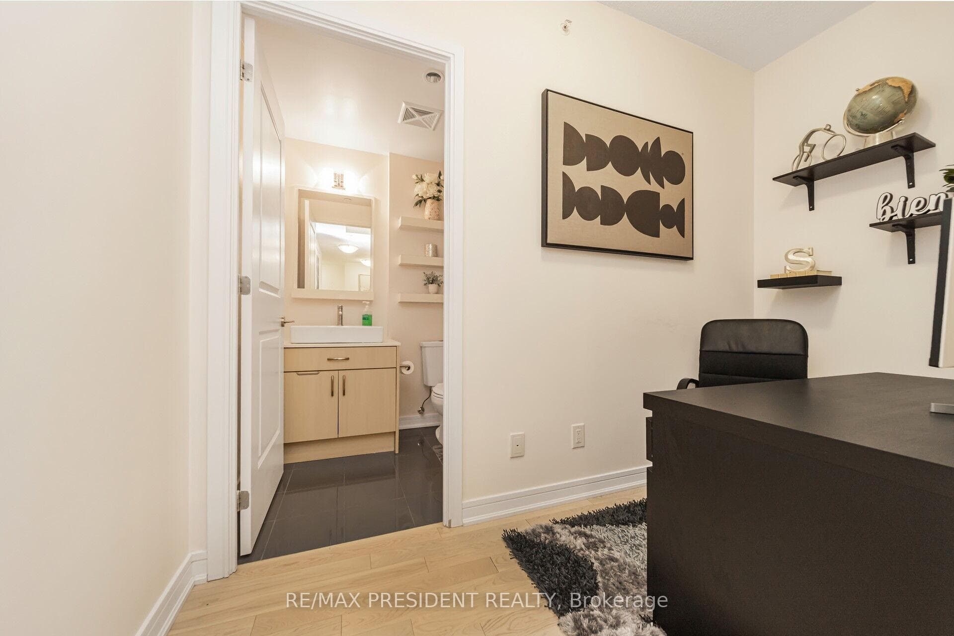 9191 Yonge Street Unit 902 photo 22
