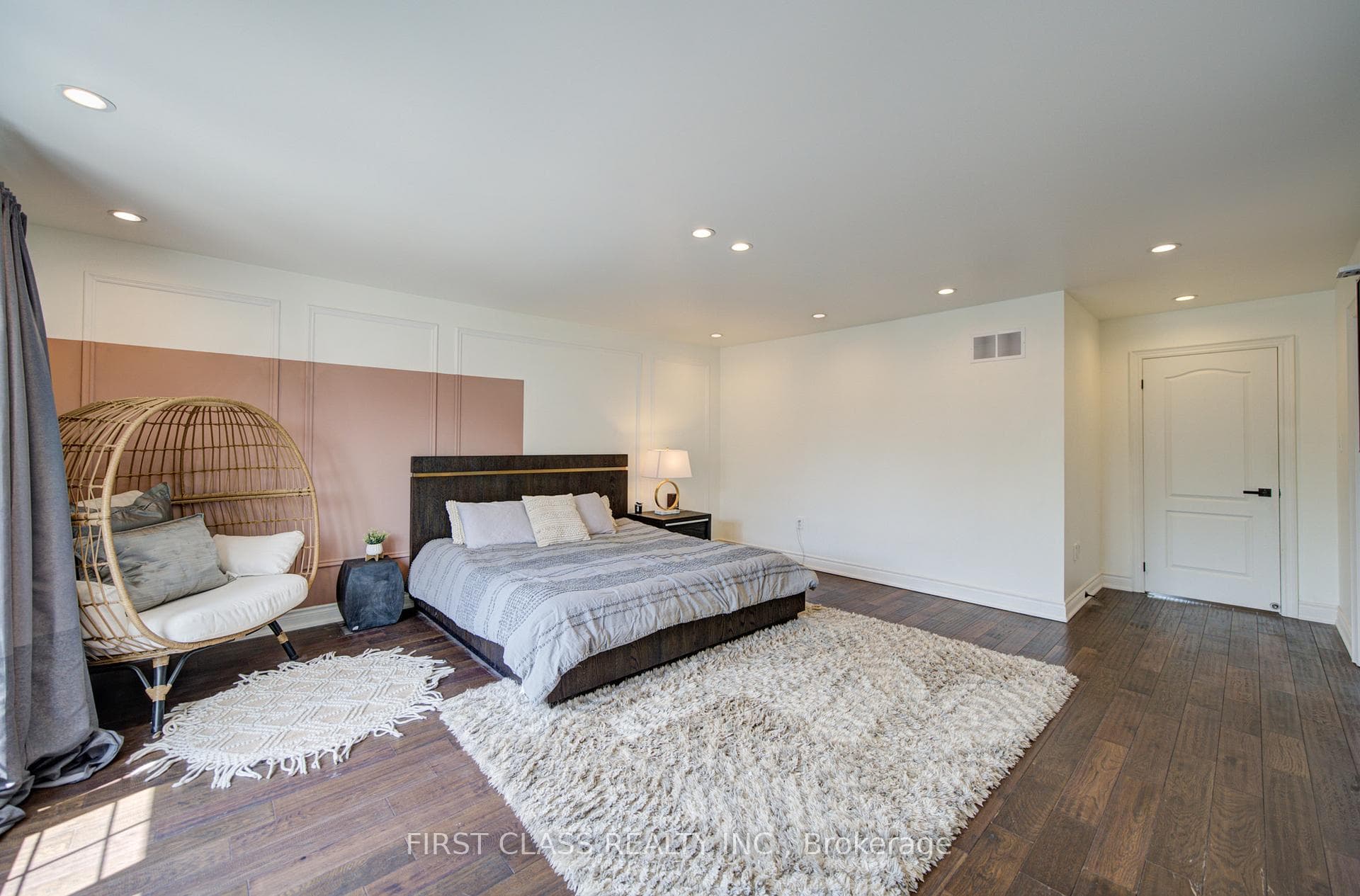 718 Peter Hall Drive photo 34