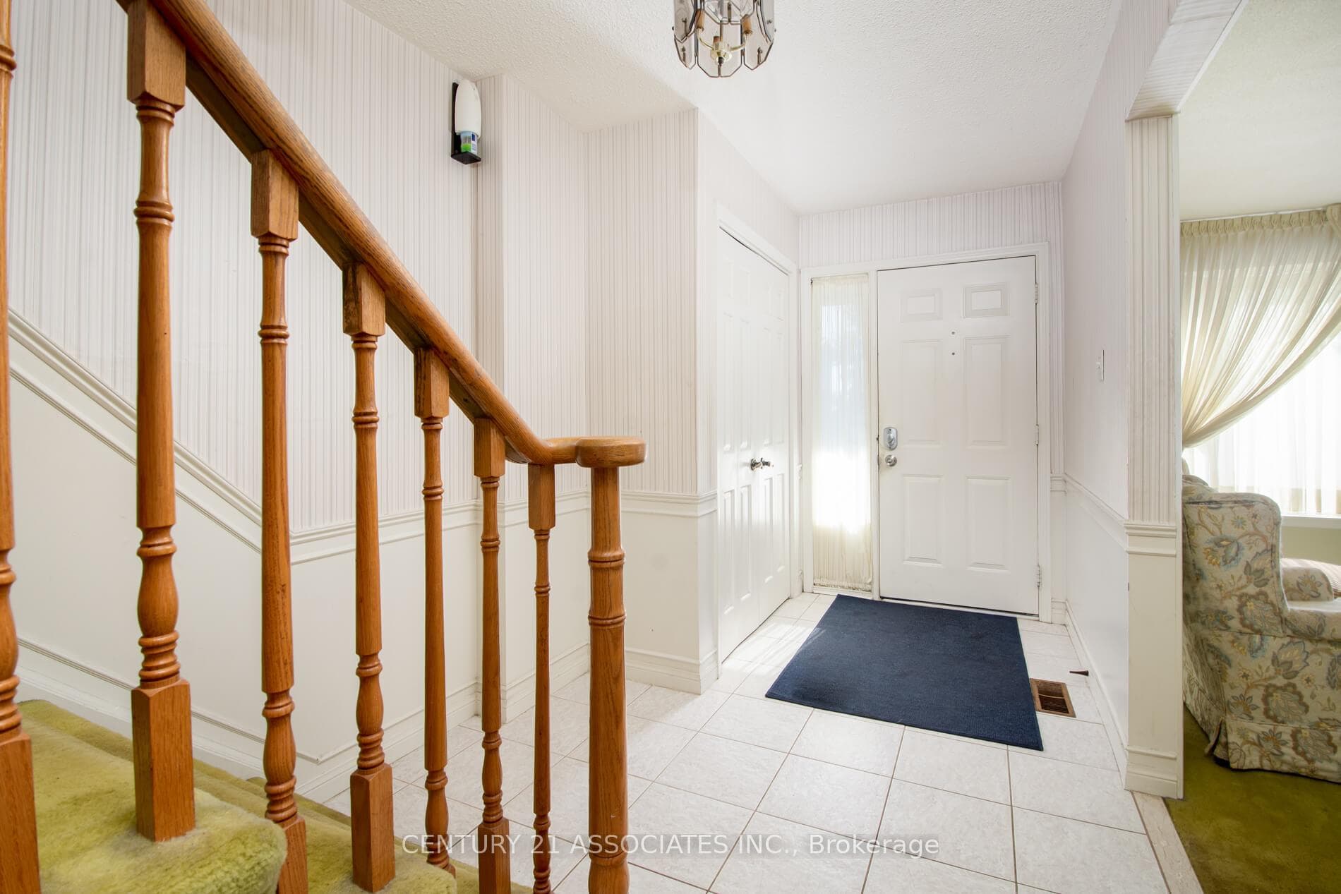120 Elgin Drive photo 4