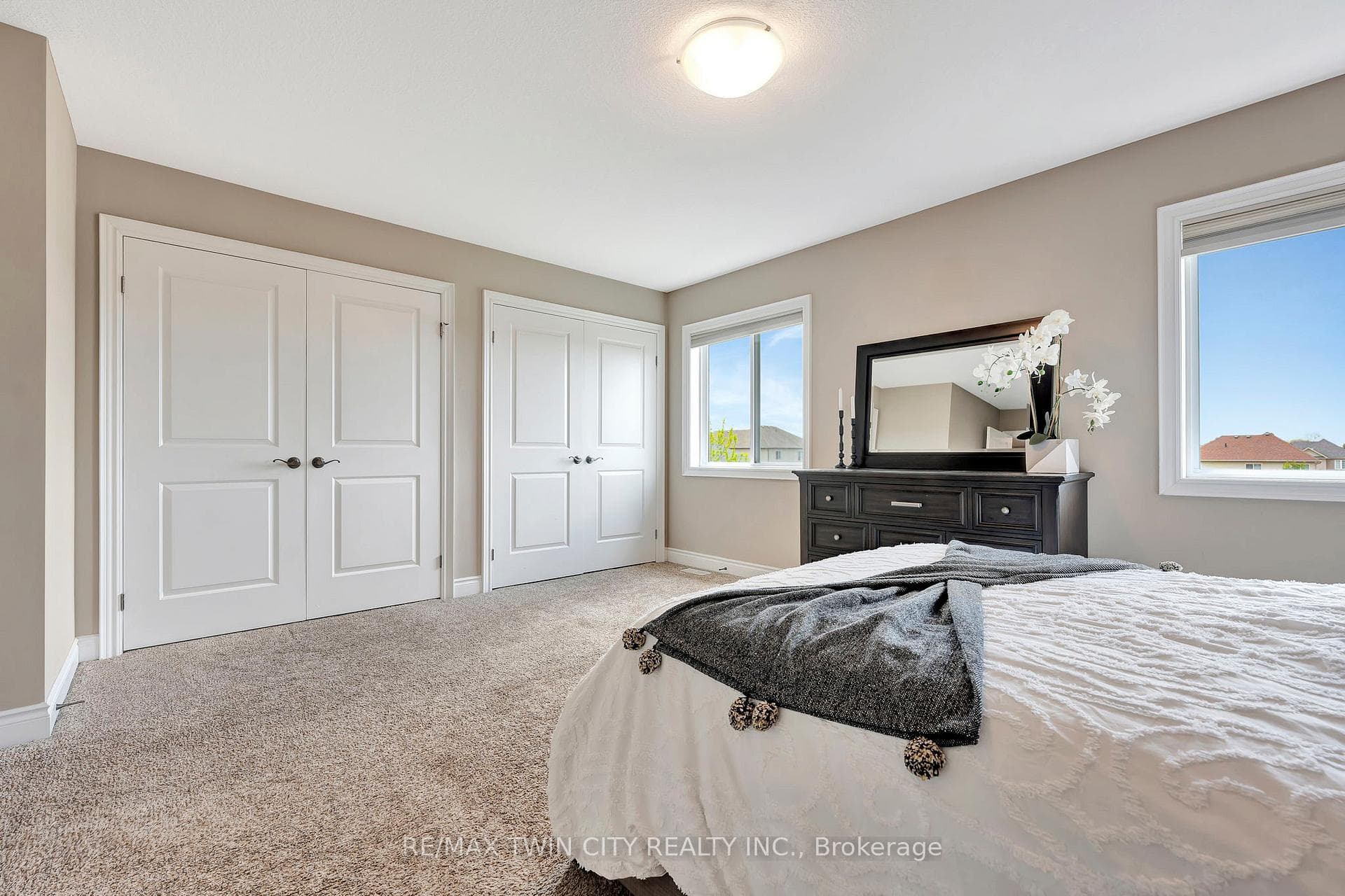 111 Robert Simone Way photo 20