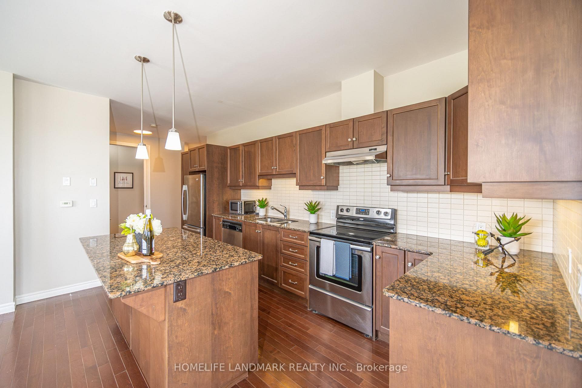 223 Erb Street Unit 501 photo 8