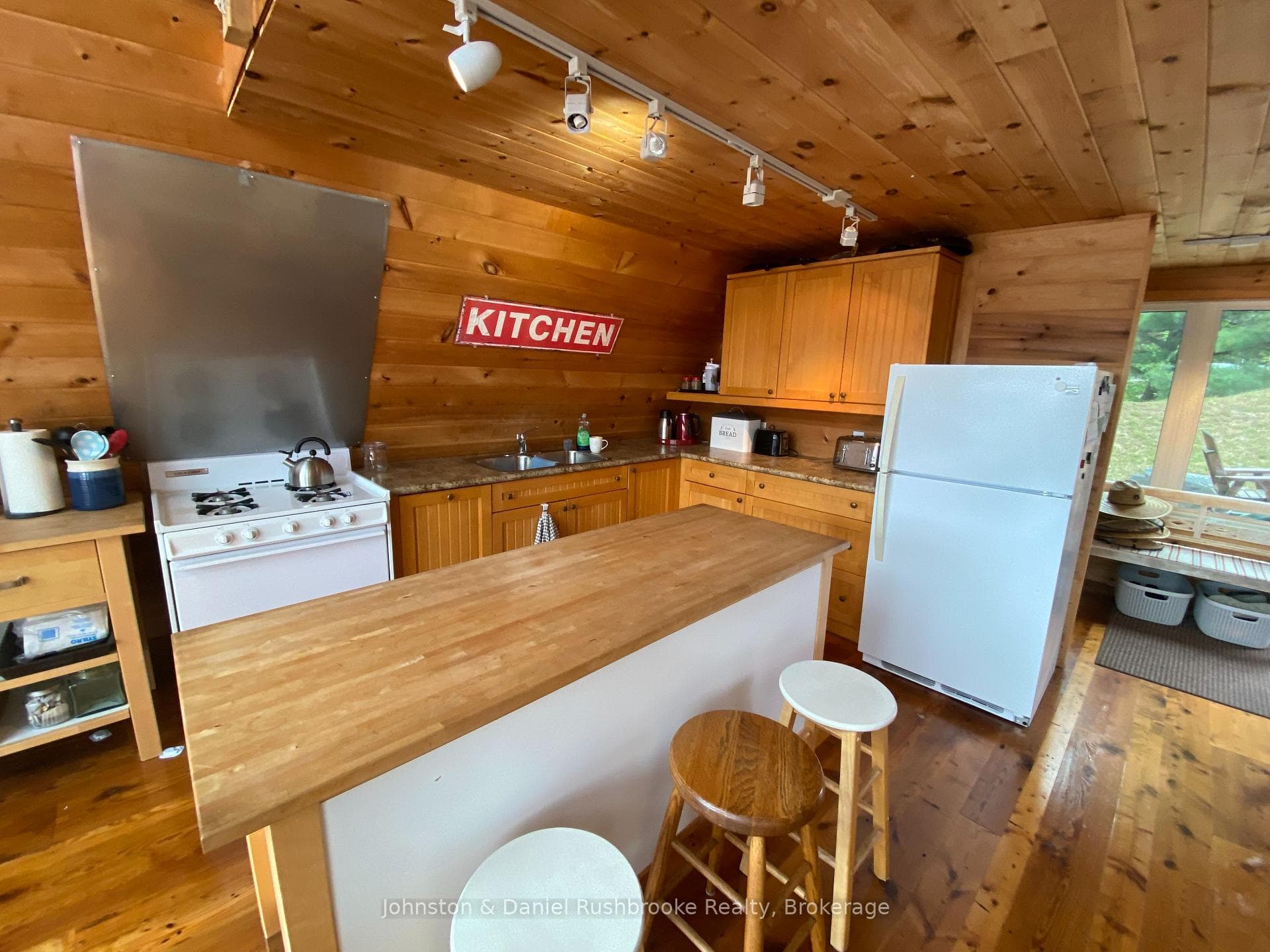 1 B244 (Conger) Island photo 12
