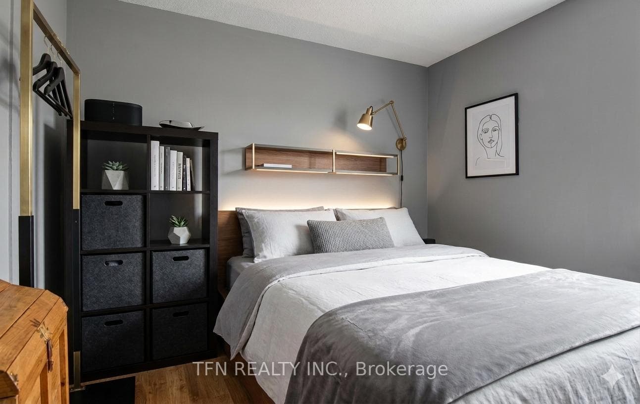 38 Joe Shuster Way Unit 1723 photo 5