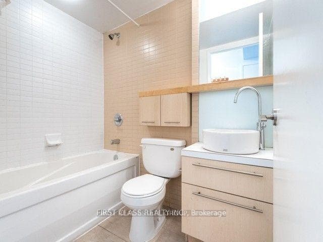 25 Carlton Street Unit 909 photo 14