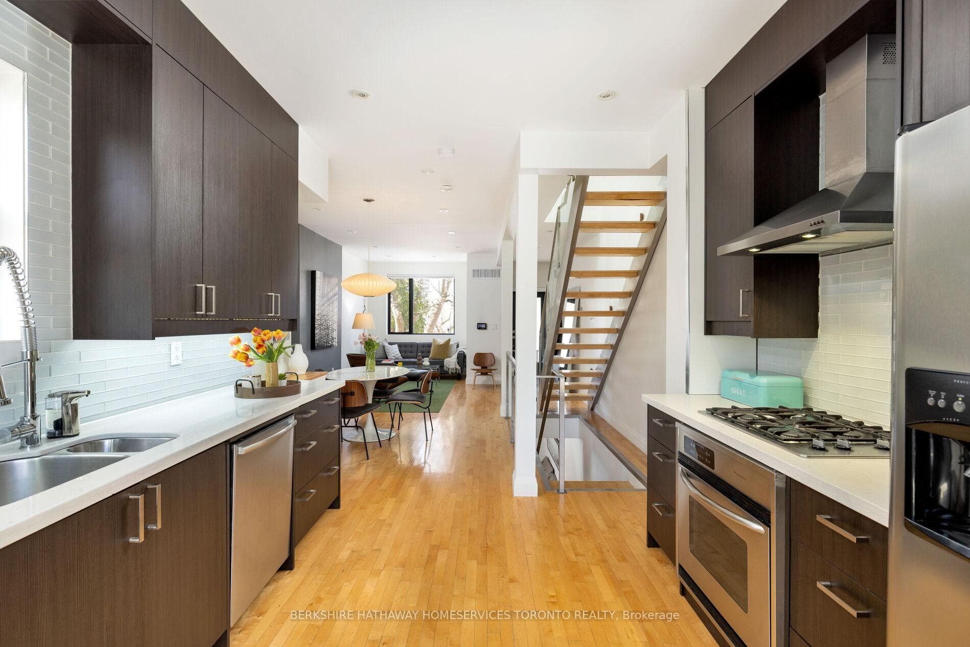 109 Salem Avenue photo 9