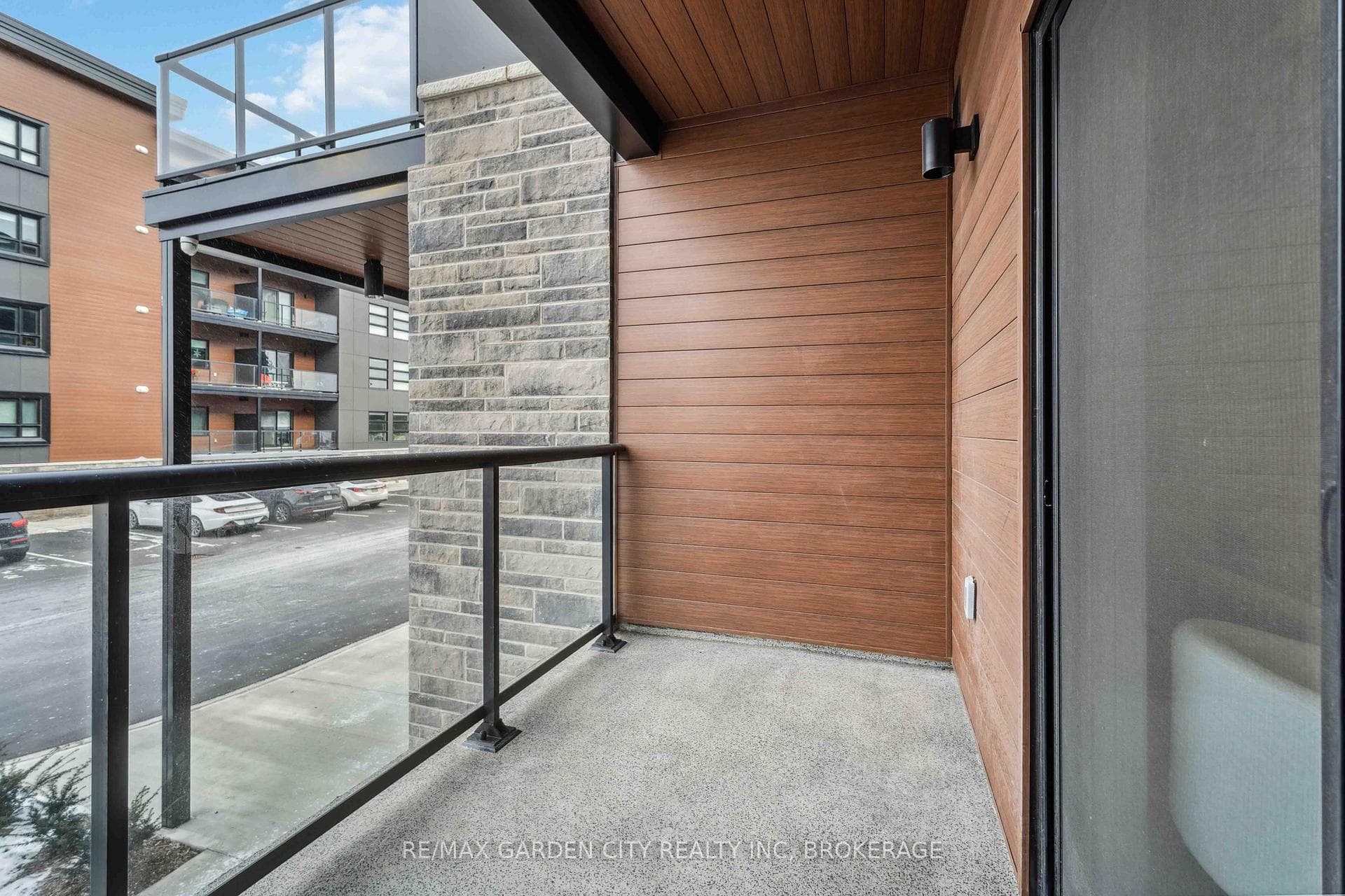 118 SUMMERSIDES Boulevard Unit 116 photo 35