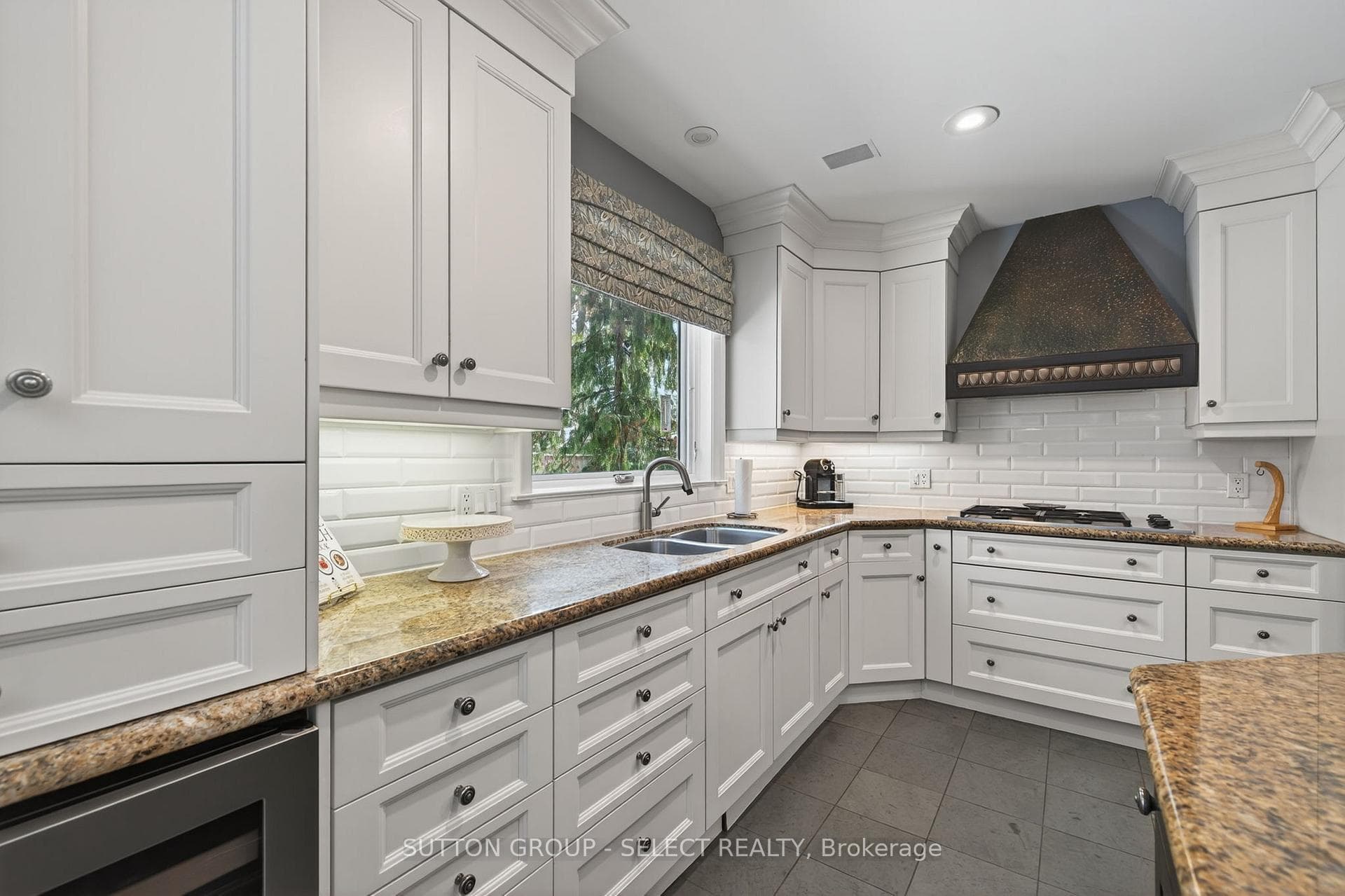 129 Wychwood Place photo 11