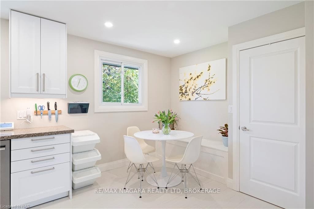 18 DENSGROVE Drive photo 12