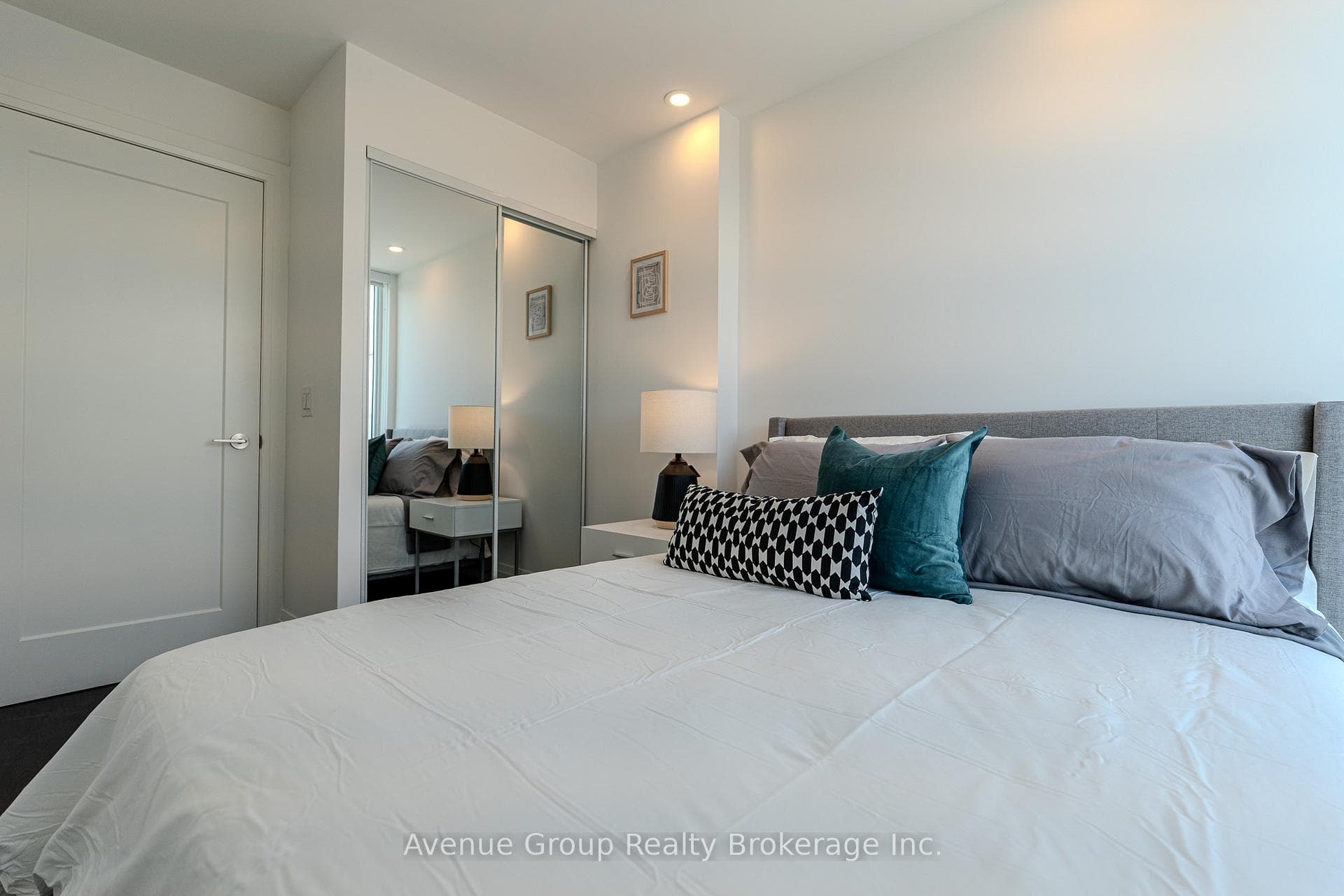 700 Sheppard Avenue Unit 810 photo 13