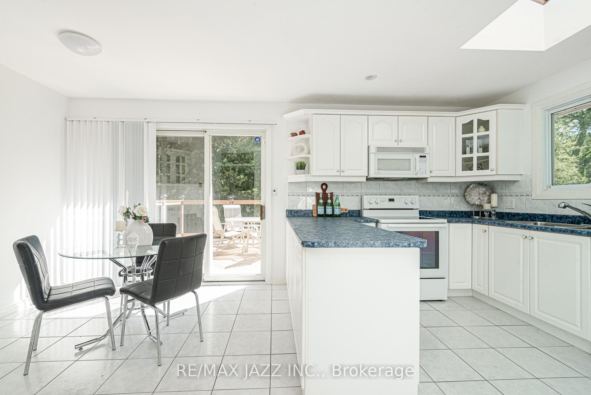 92 Marica Avenue photo 4