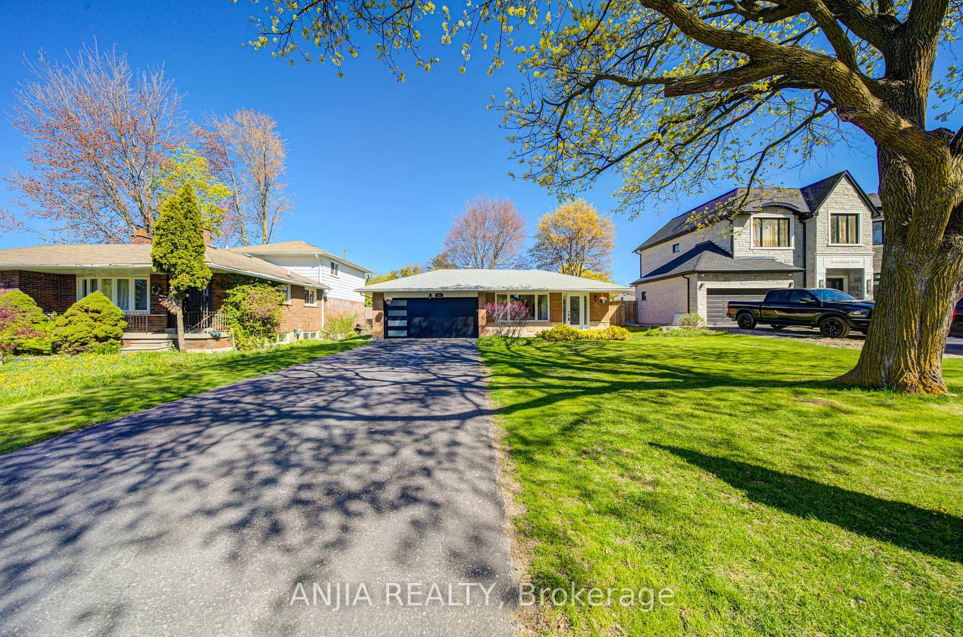 80 Southdale Drive photo 1