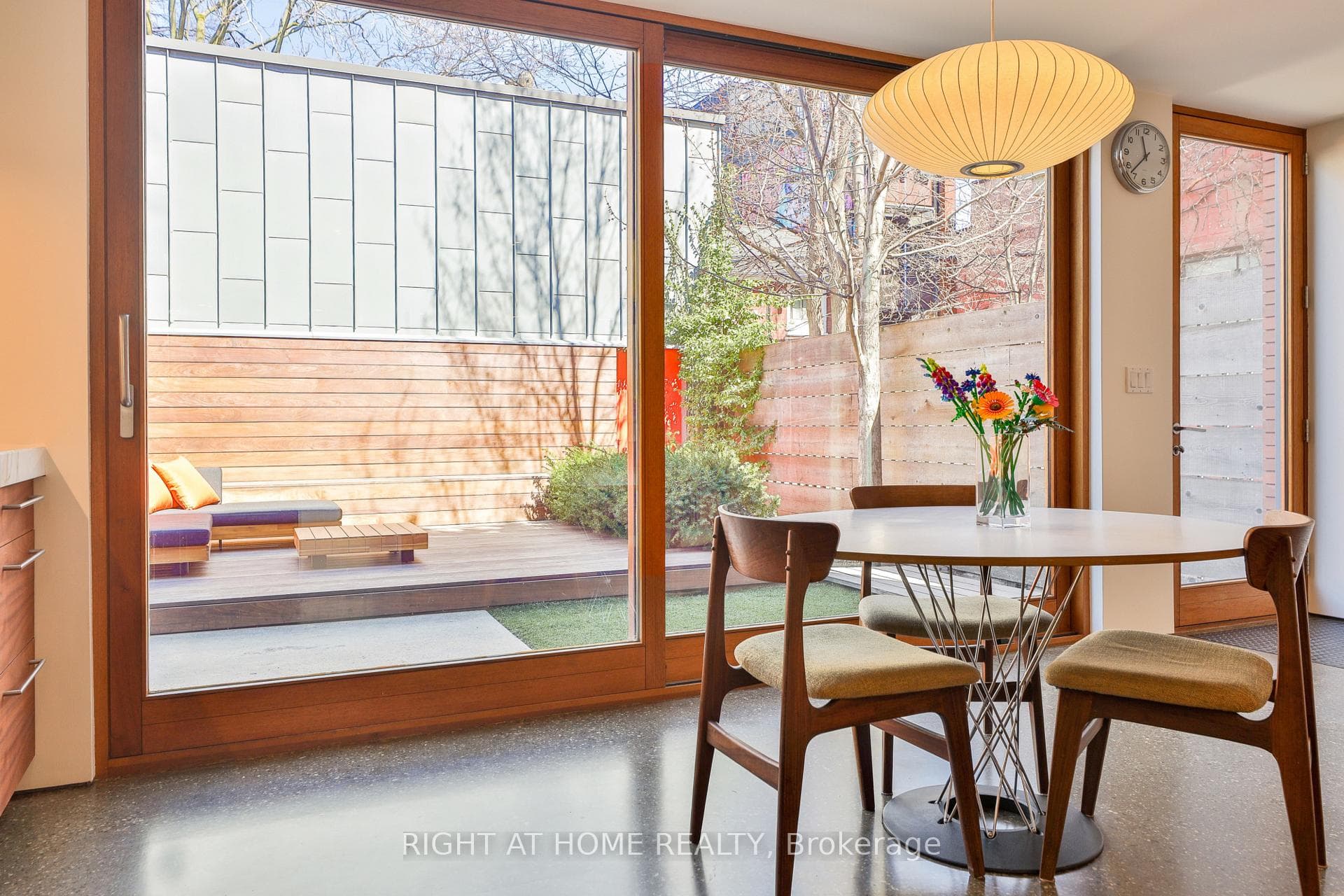 694 Richmond Street photo 12