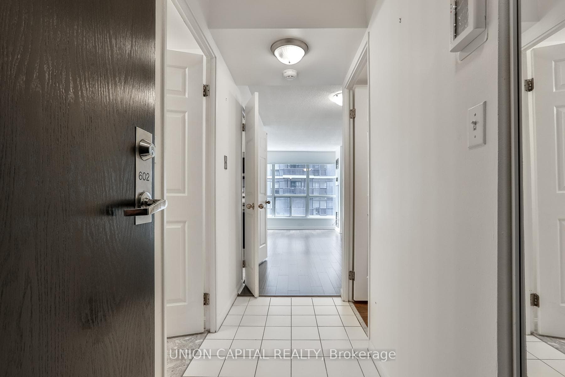 7 Carlton Street Unit 602 photo 4
