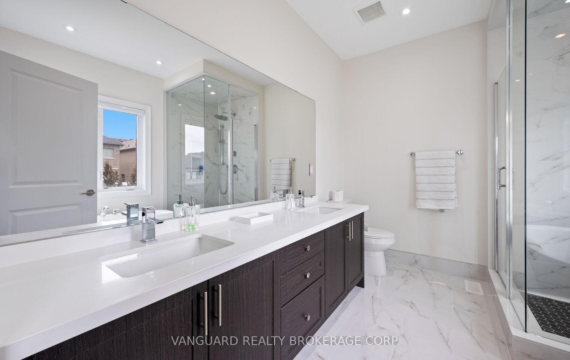 121 Alistair Crescent photo 34