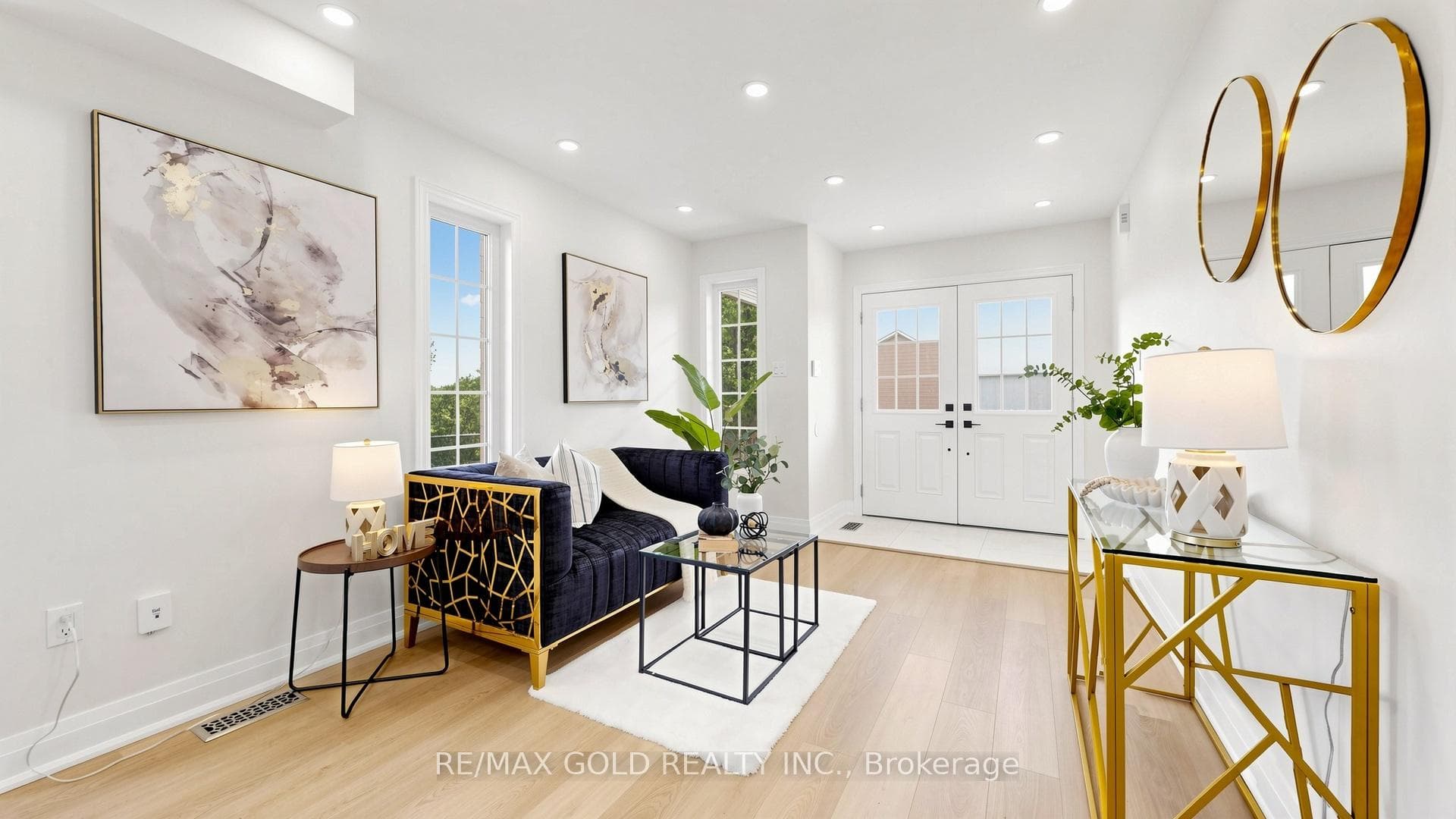 9 Edgewater Court photo 4