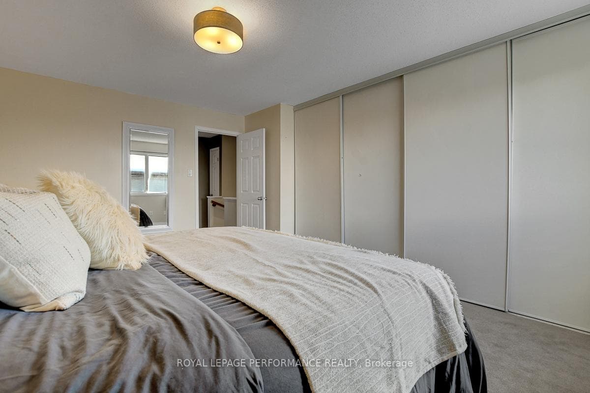 95 Manhattan Crescent photo 31