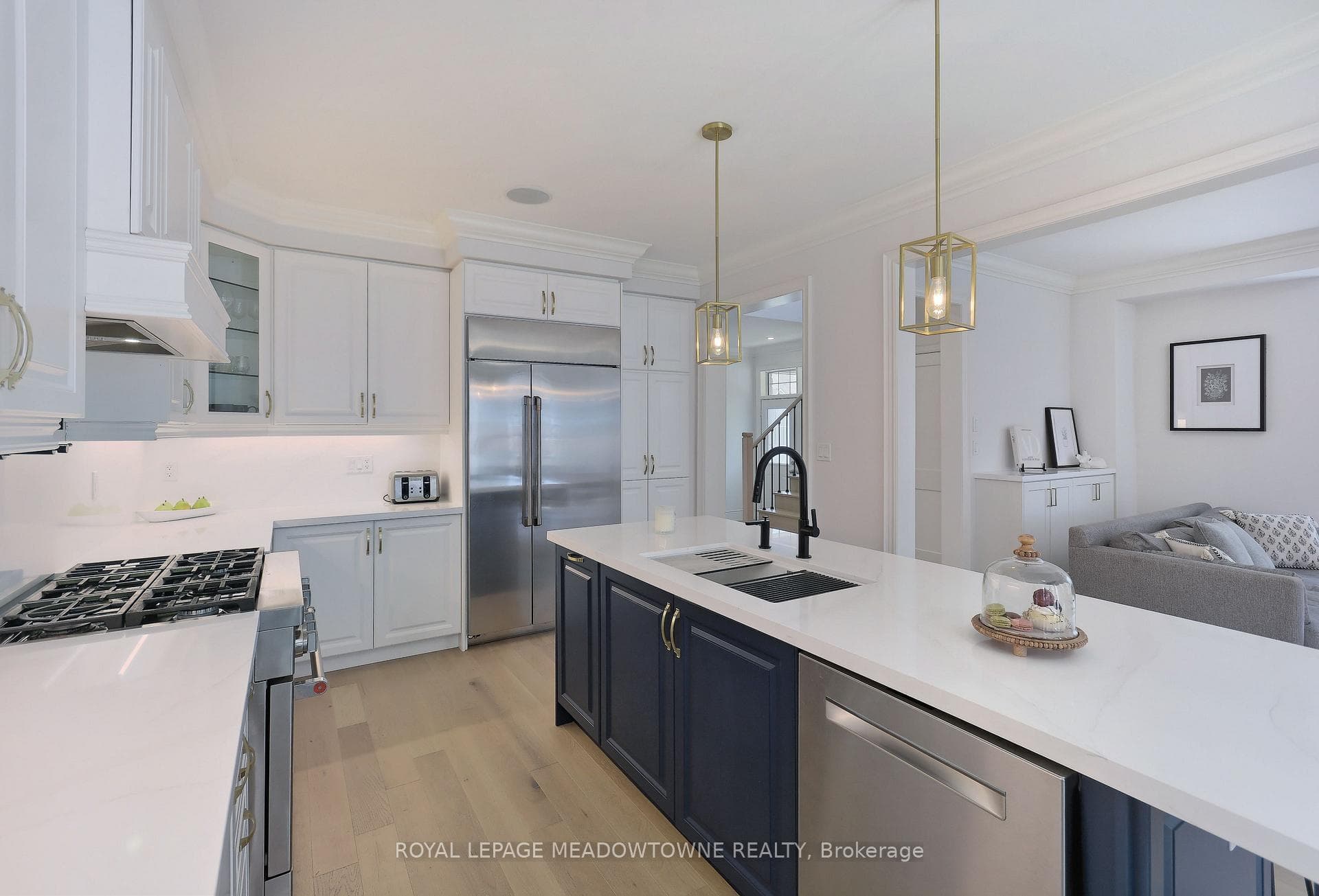 125 Burnhamthorpe Road photo 10