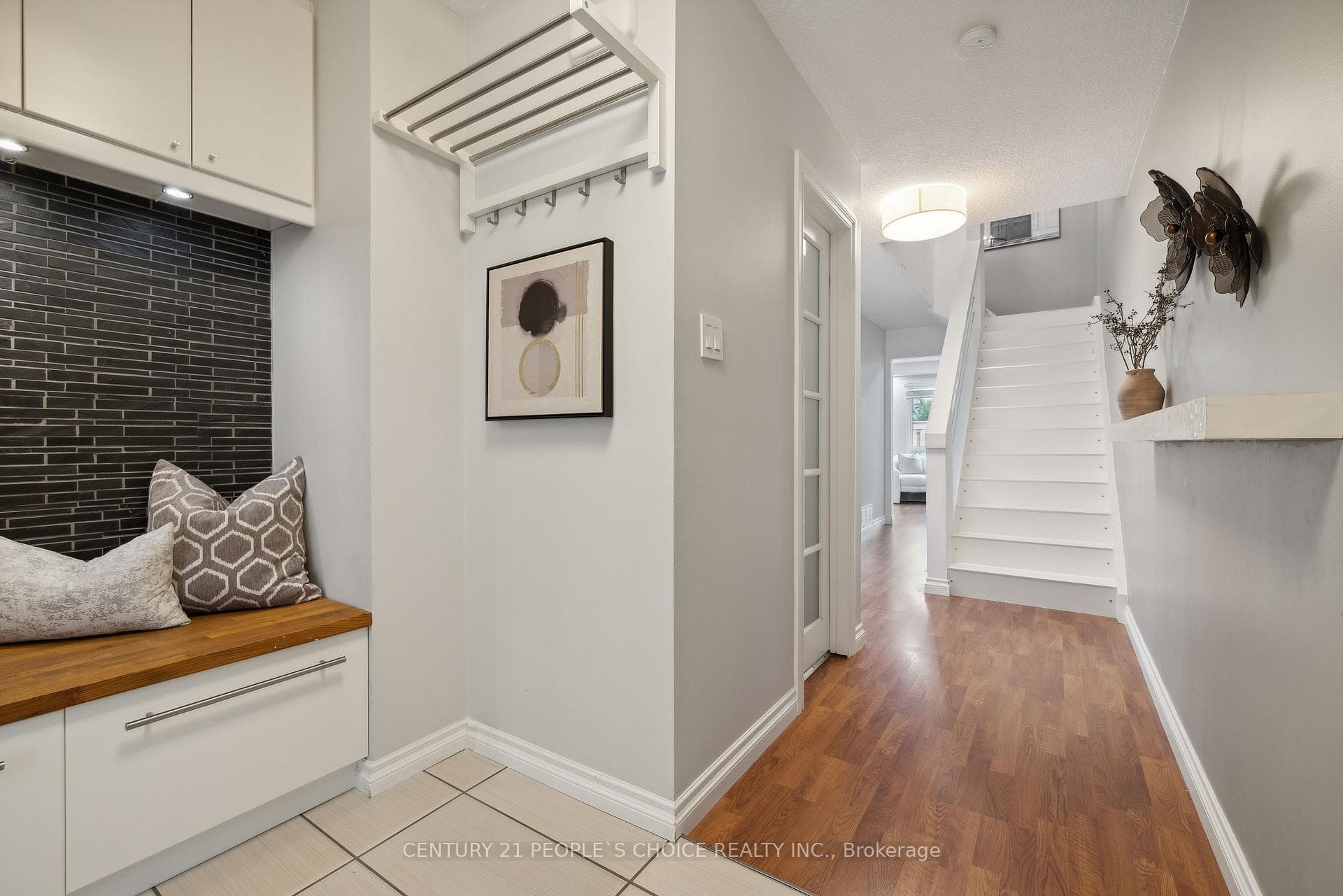 1560 Newlands Crescent Unit 44 photo 5