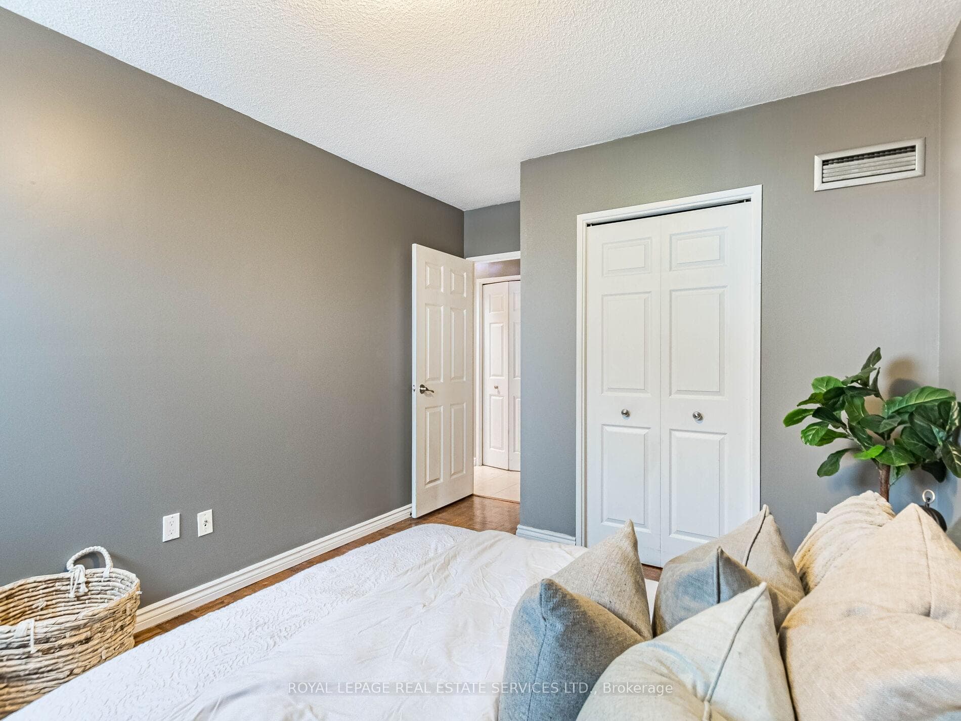 240 Scarlett Road Unit 1304 photo 30