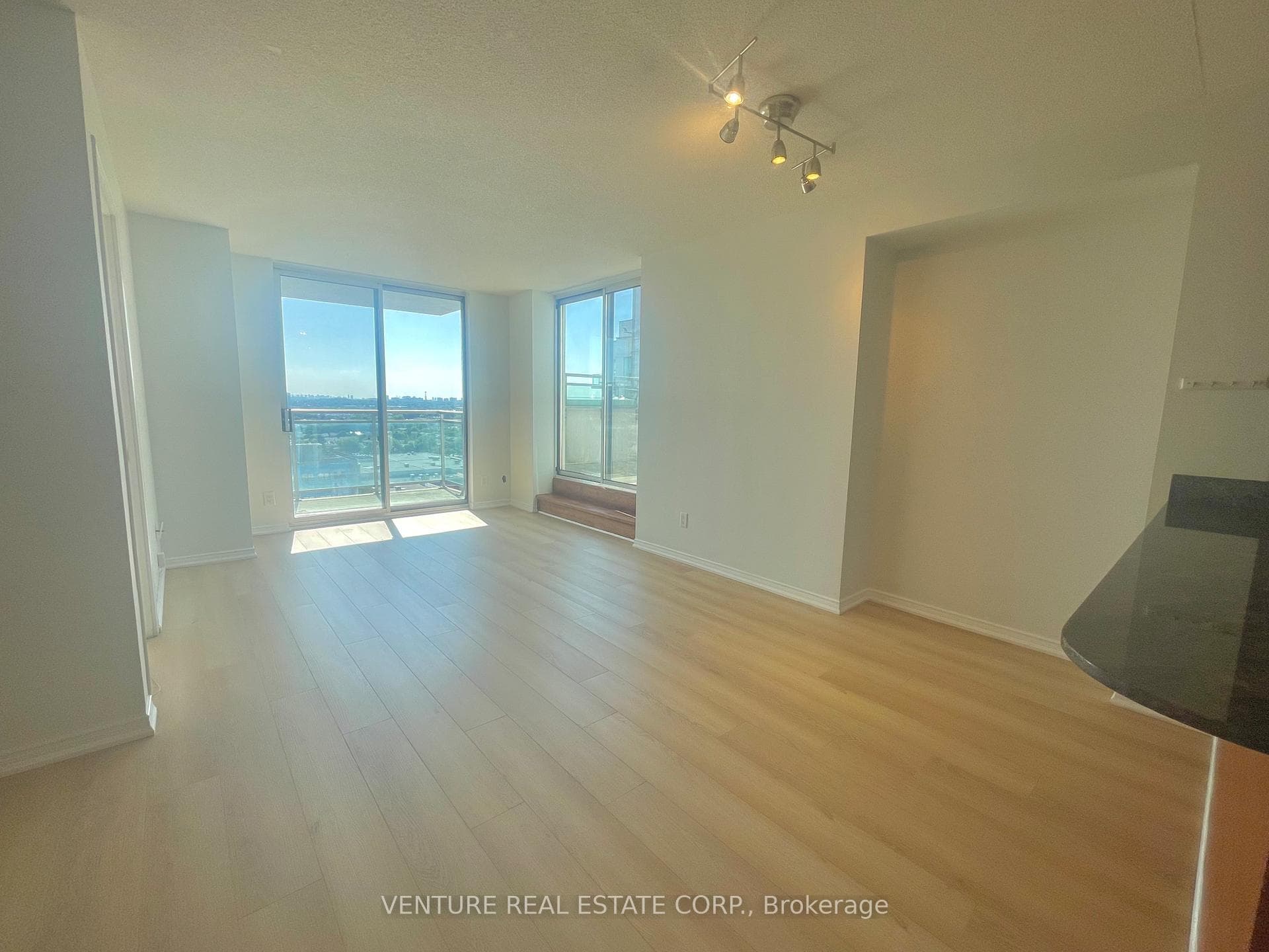 8 Rosebank Drive Unit LPH I photo 7