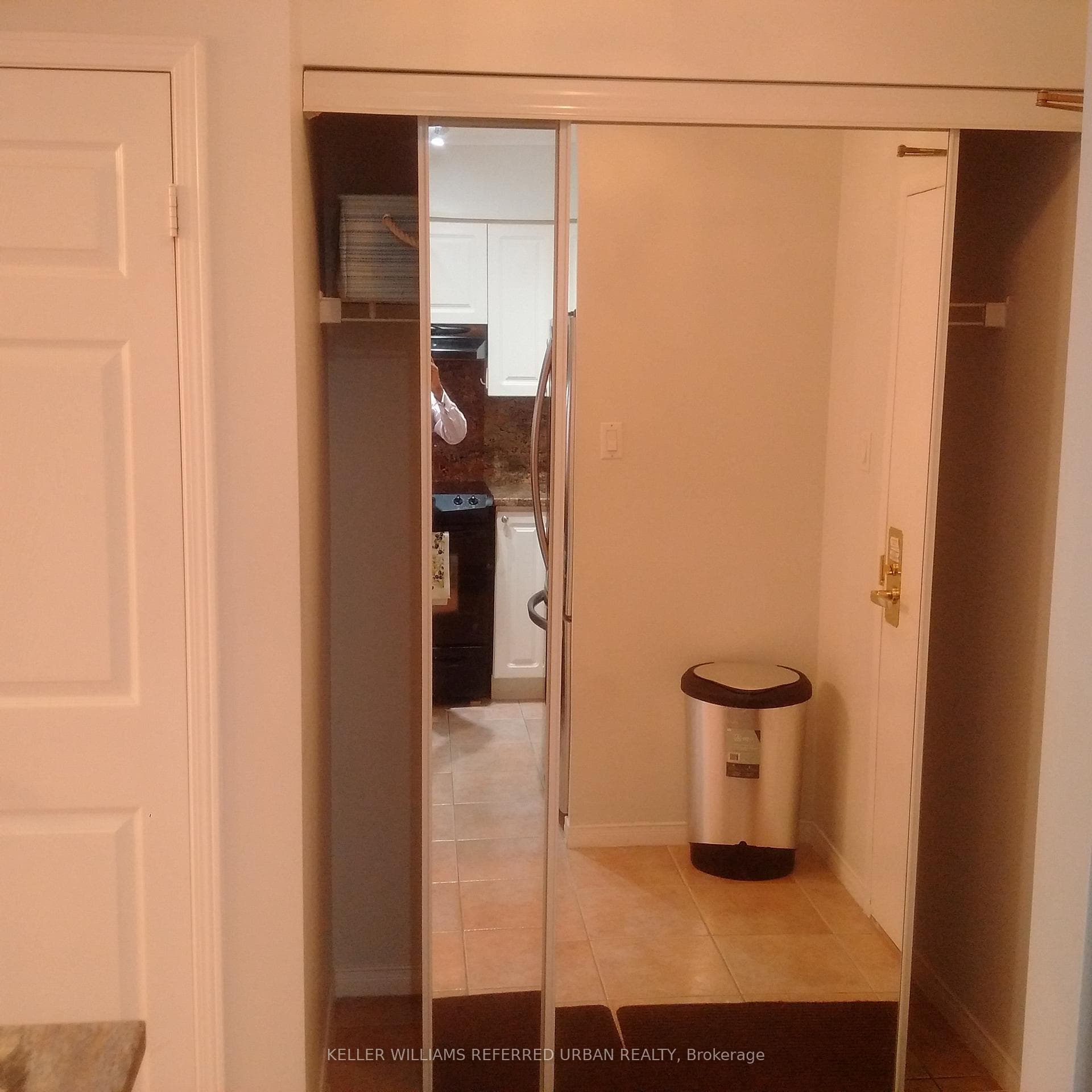 889 Bay Street Unit 910 photo 9