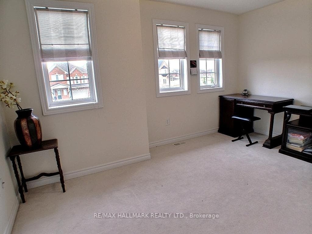 135 Maroon Drive photo 15