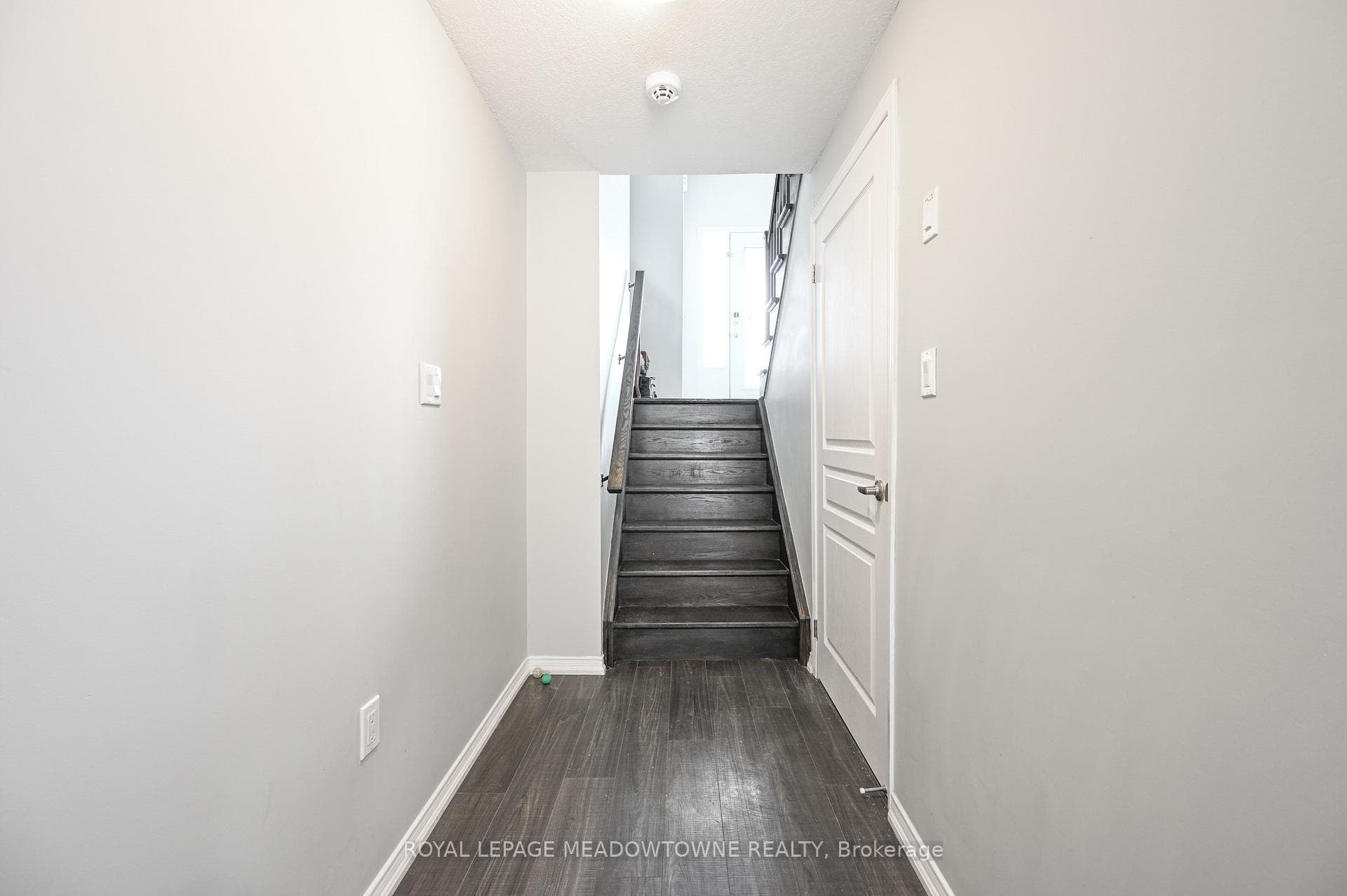 5053 Desantis Drive photo 3