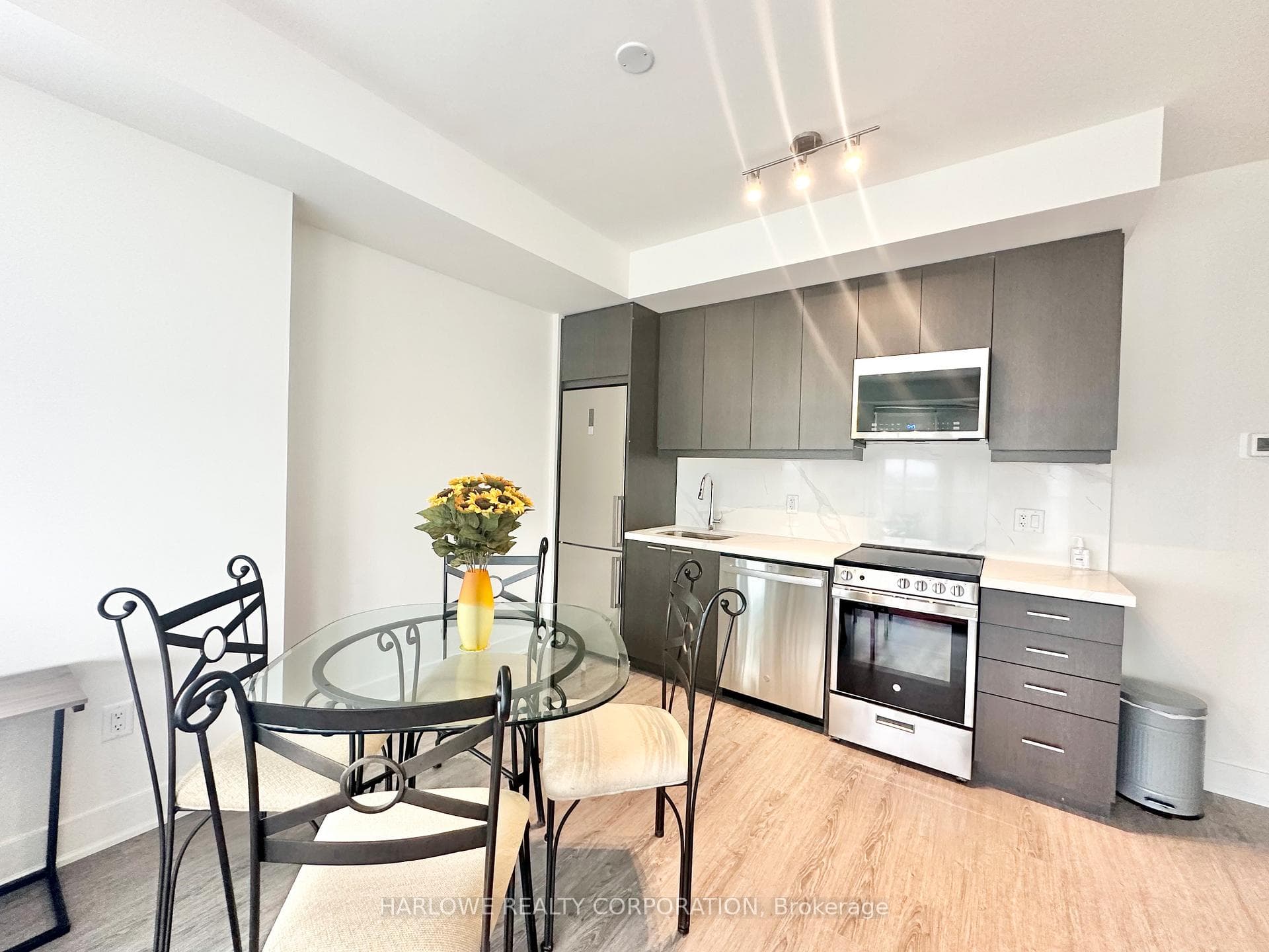 185 Deerfield Road Unit 1303 photo 13
