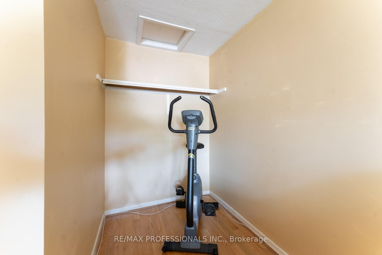 2697 Romark Mews photo 20