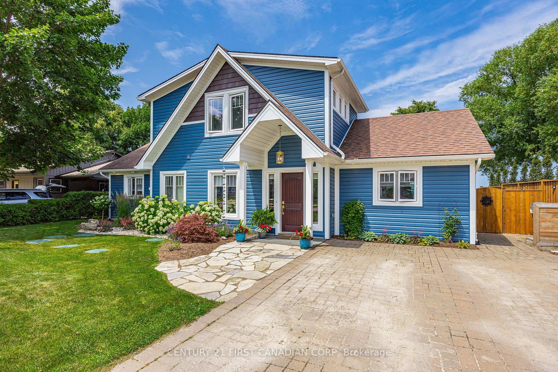71257 Elizabeth Street photo 2