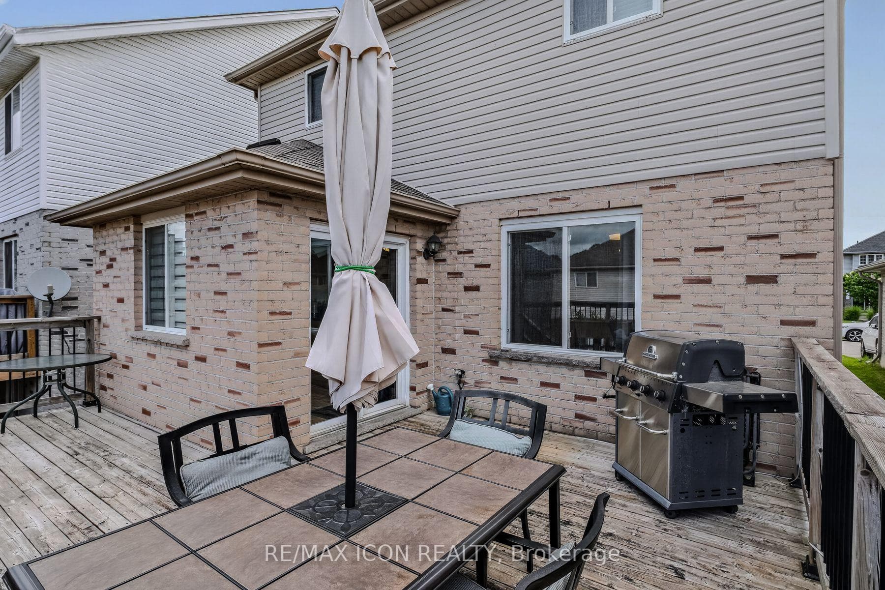 524 Ontario Street photo 35