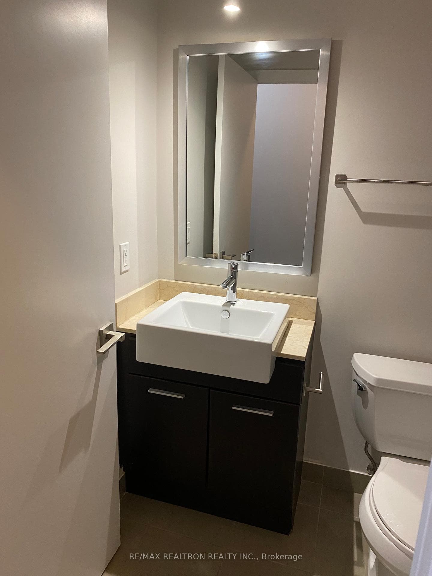 770 Bay Street Unit 1107 photo 15