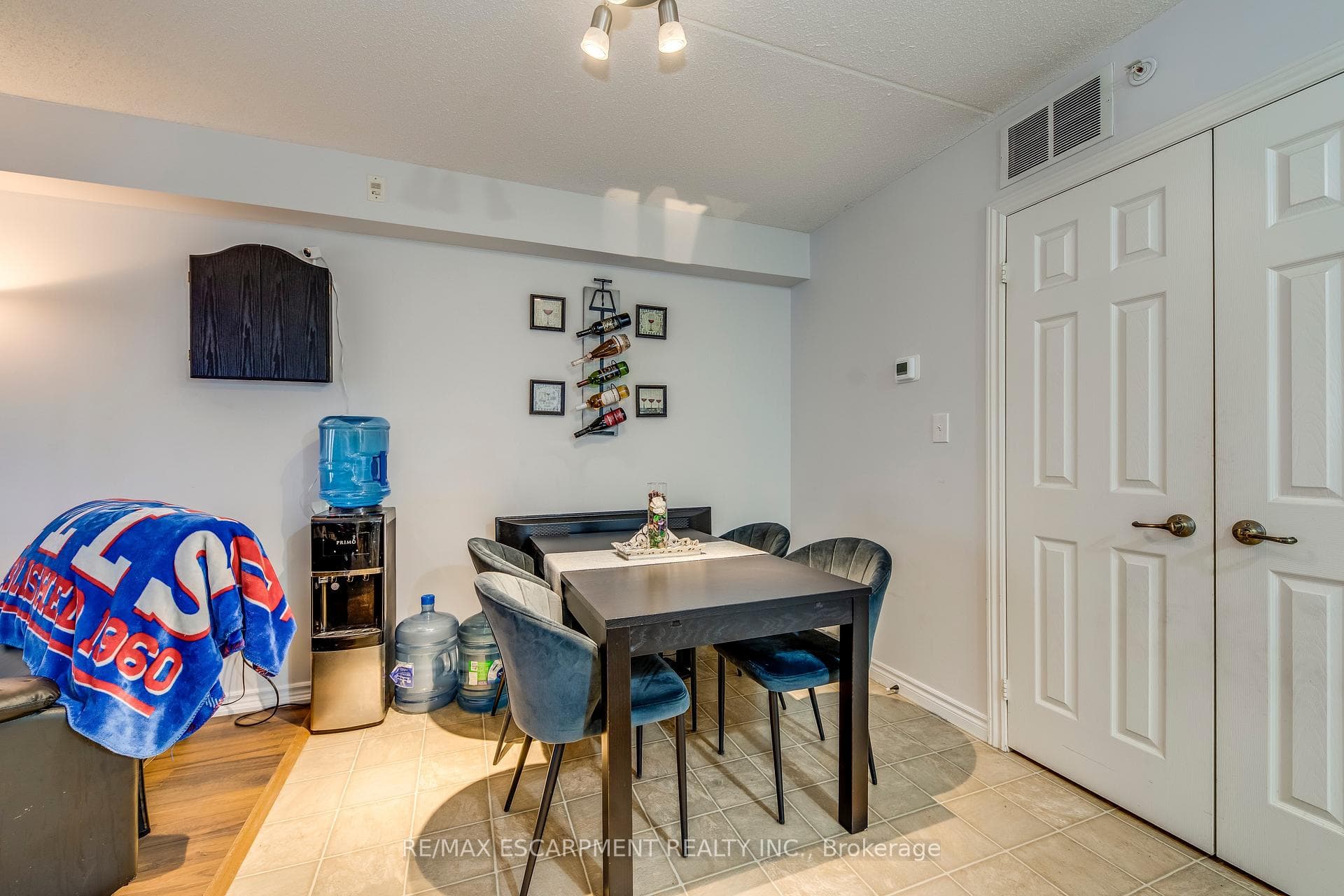 2045 Appleby Line Unit 204 photo 9